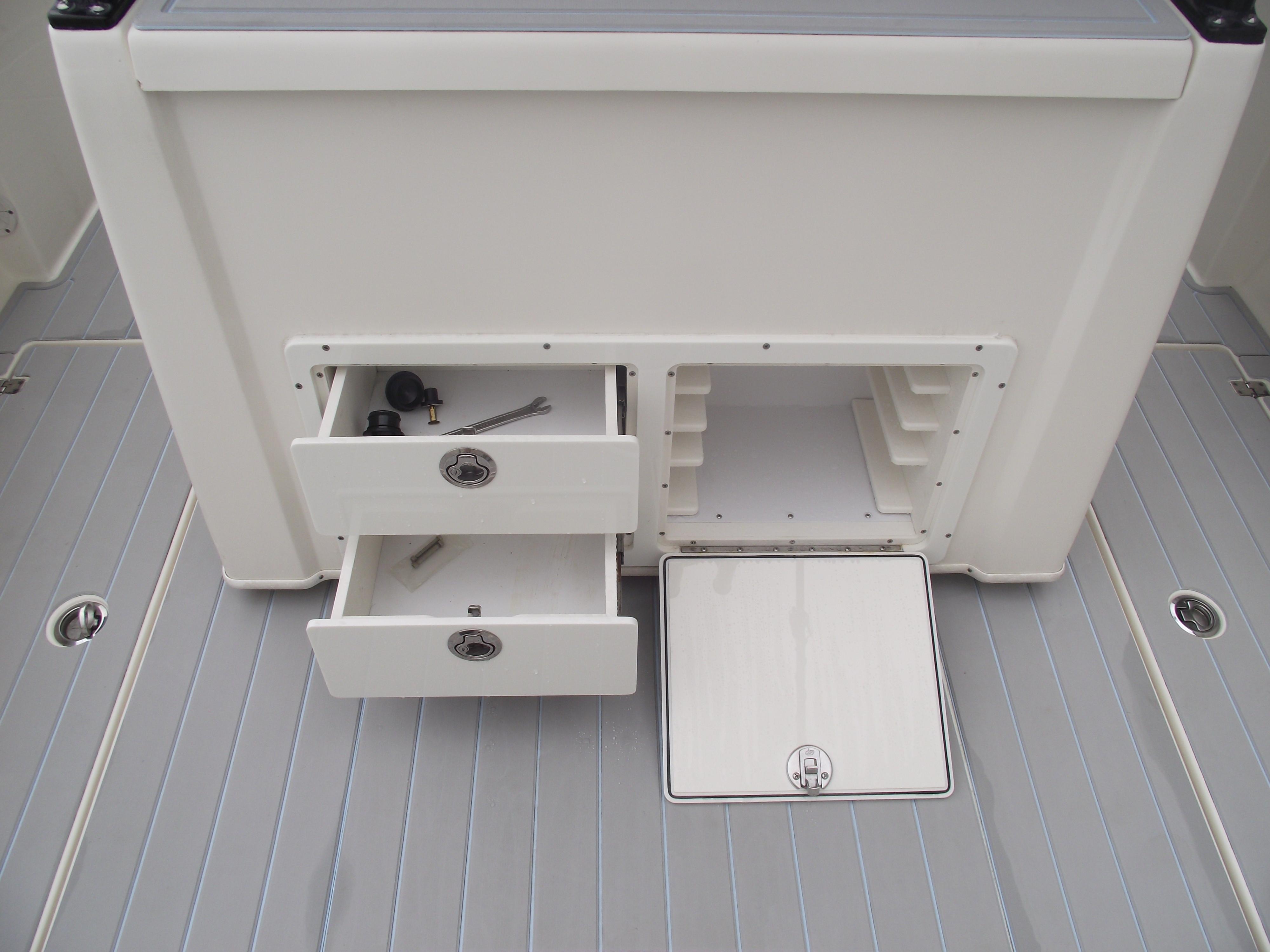 2021-cobia-301-center-console-power-9775810-20250429132224752-1_XLARGE