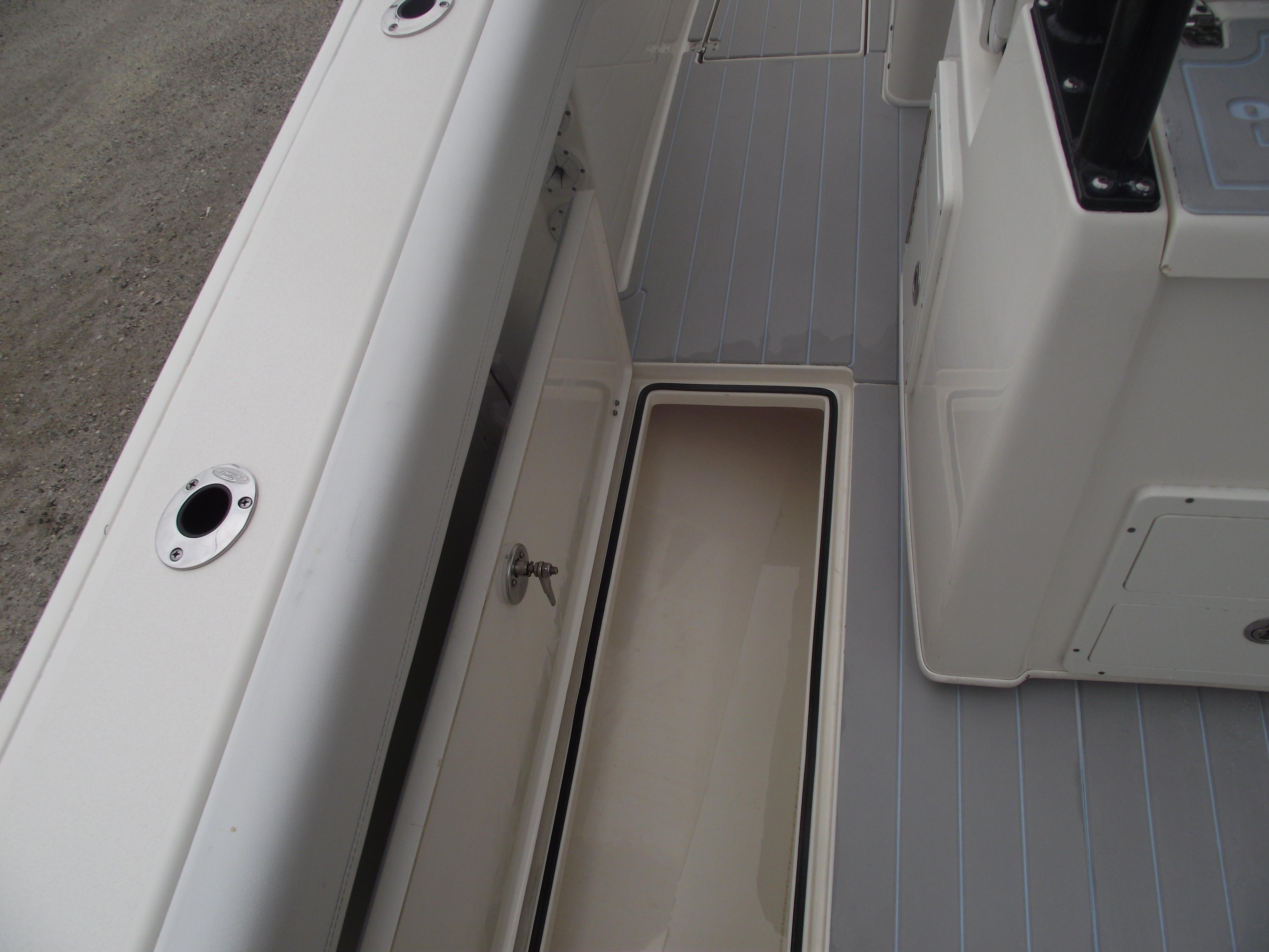 2021-cobia-301-center-console-power-9775810-20250429132233788-1_XLARGE