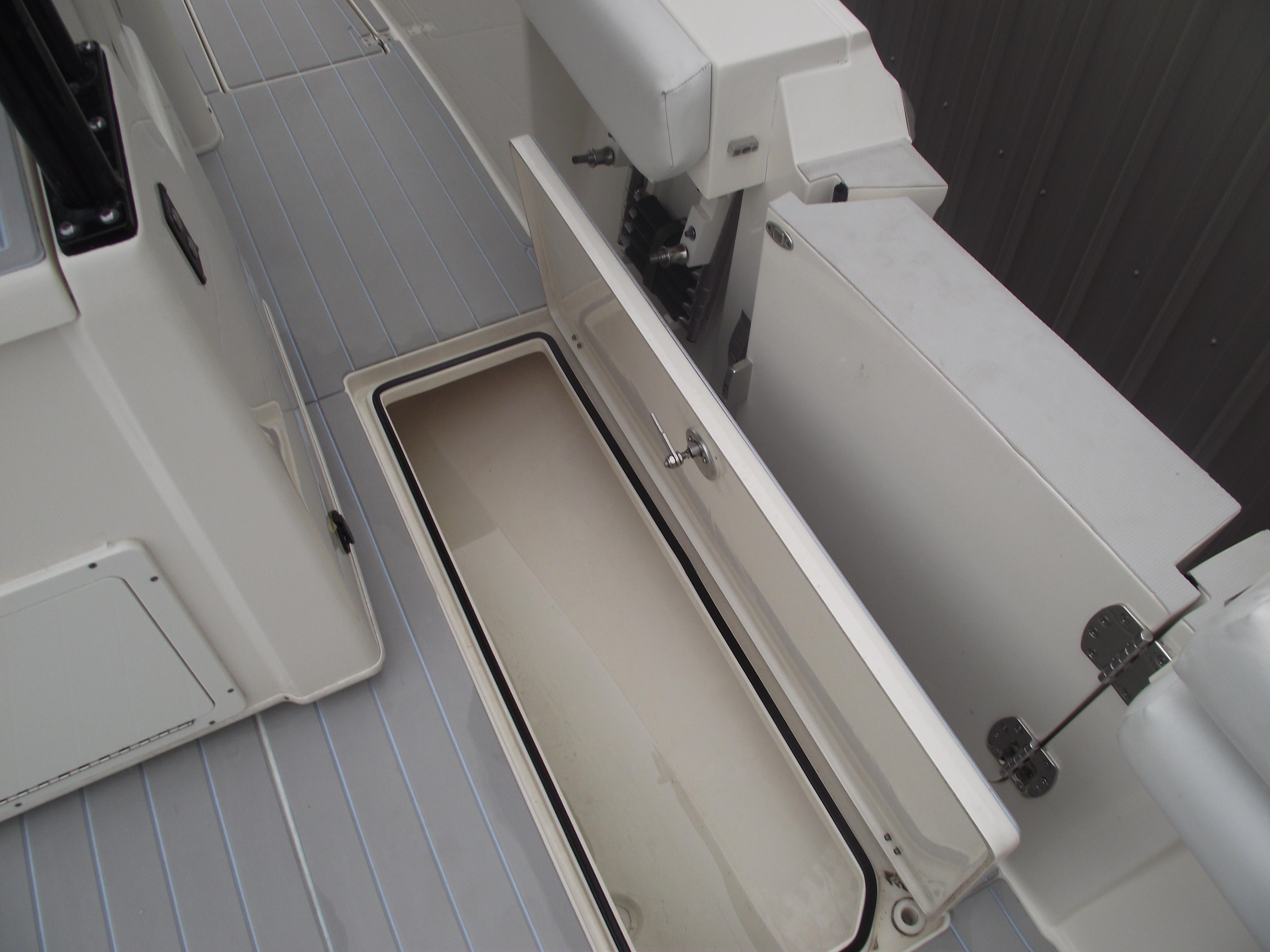 2021-cobia-301-center-console-power-9775810-20250429132243782-1_XLARGE