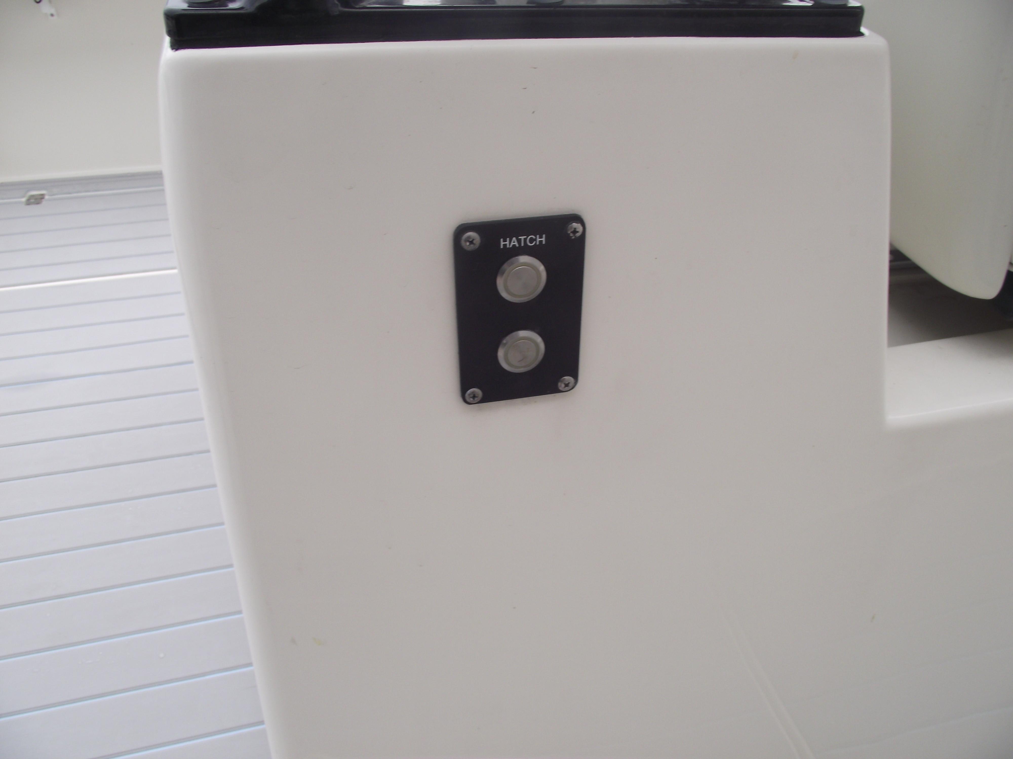 2021-cobia-301-center-console-power-9775810-20250429132248535-1_XLARGE