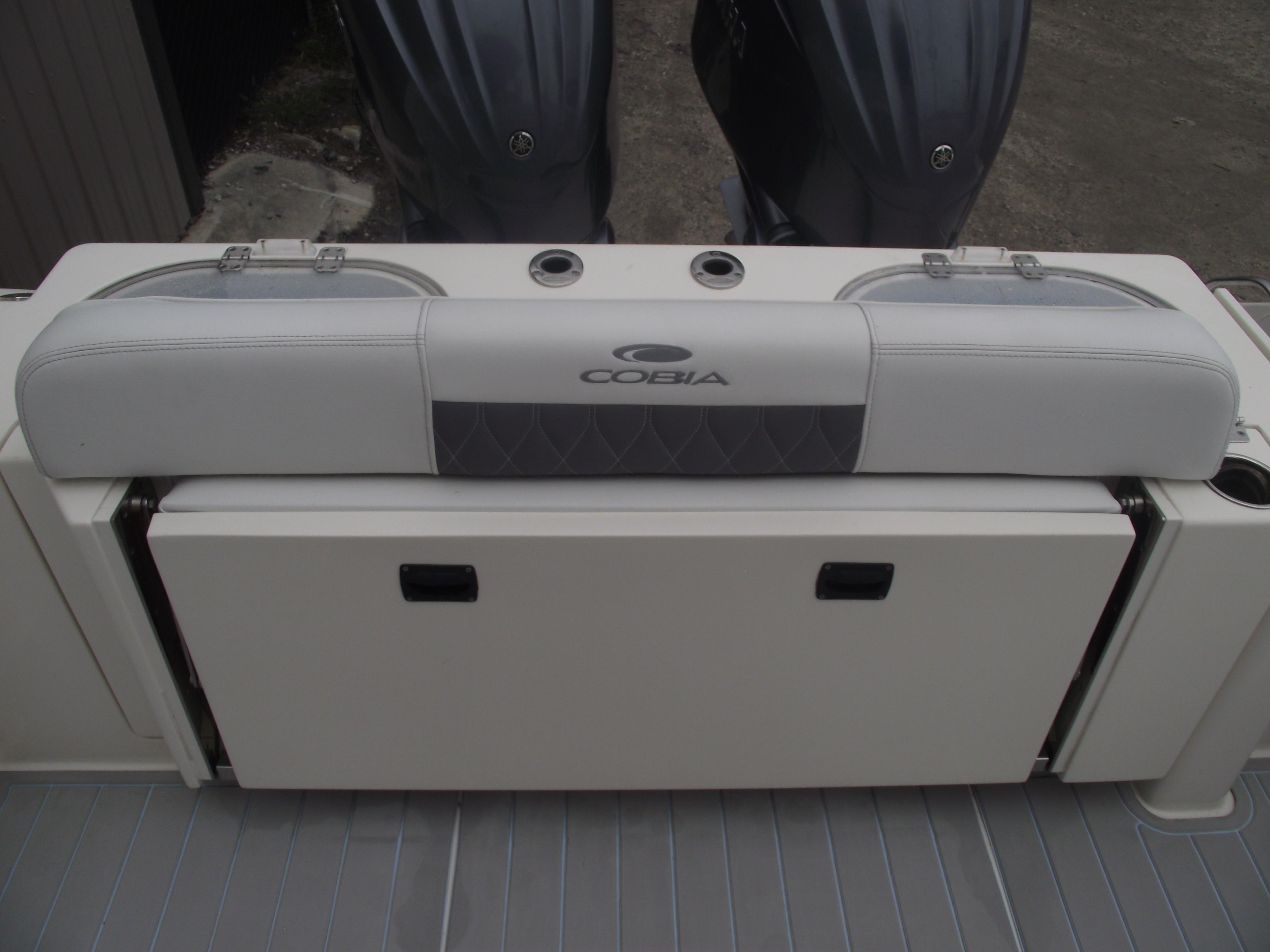 2021-cobia-301-center-console-power-9775810-20250429132258645-1_XLARGE