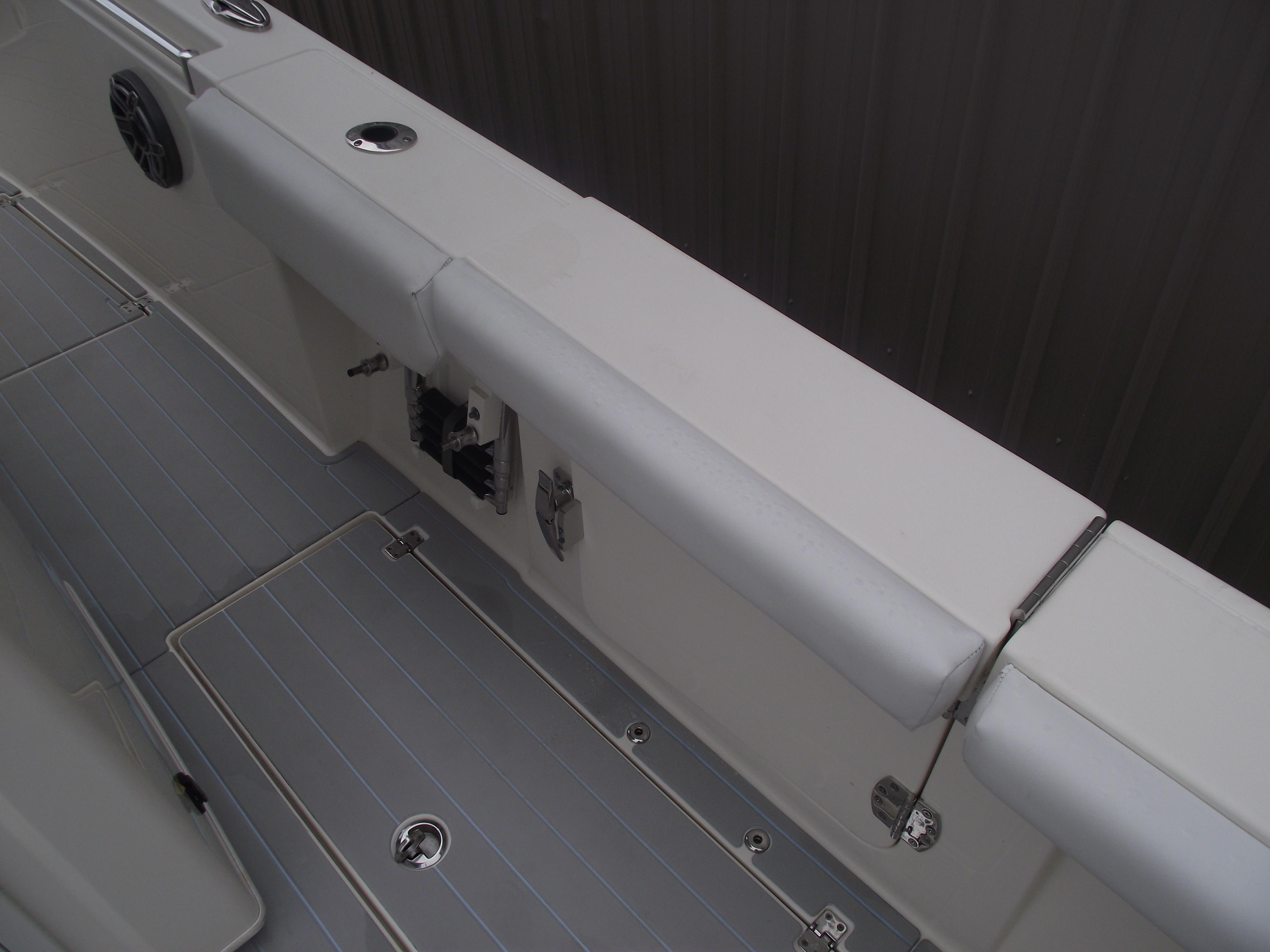 2021-cobia-301-center-console-power-9775810-20250429132312668-1_XLARGE