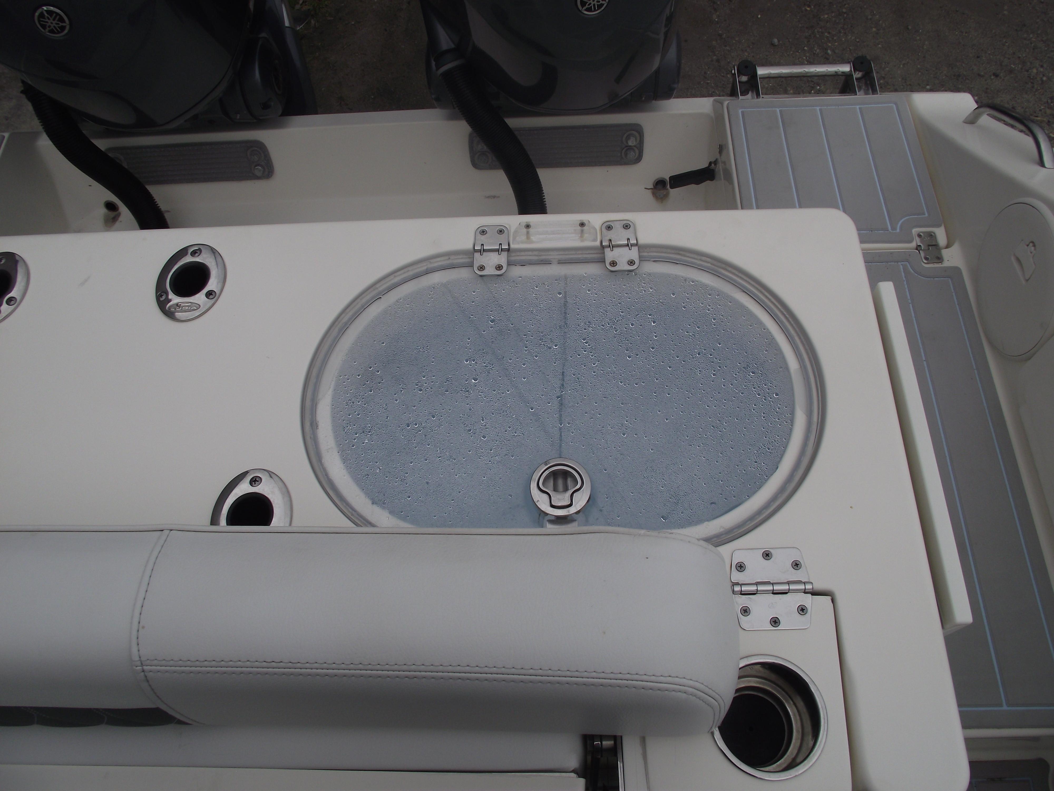 2021-cobia-301-center-console-power-9775810-20250429132337118-1_XLARGE