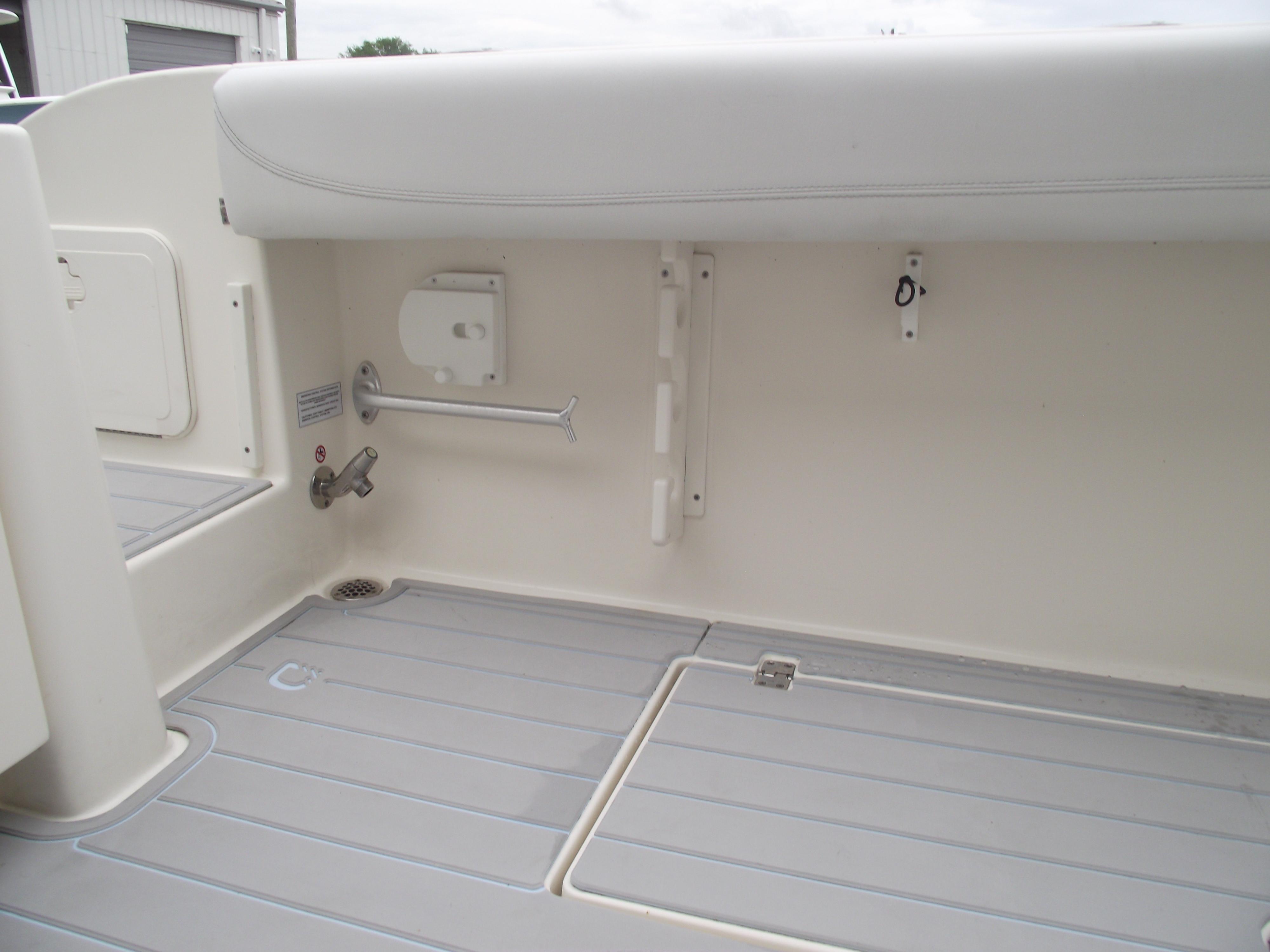 2021-cobia-301-center-console-power-9775810-20250429132409894-1_XLARGE
