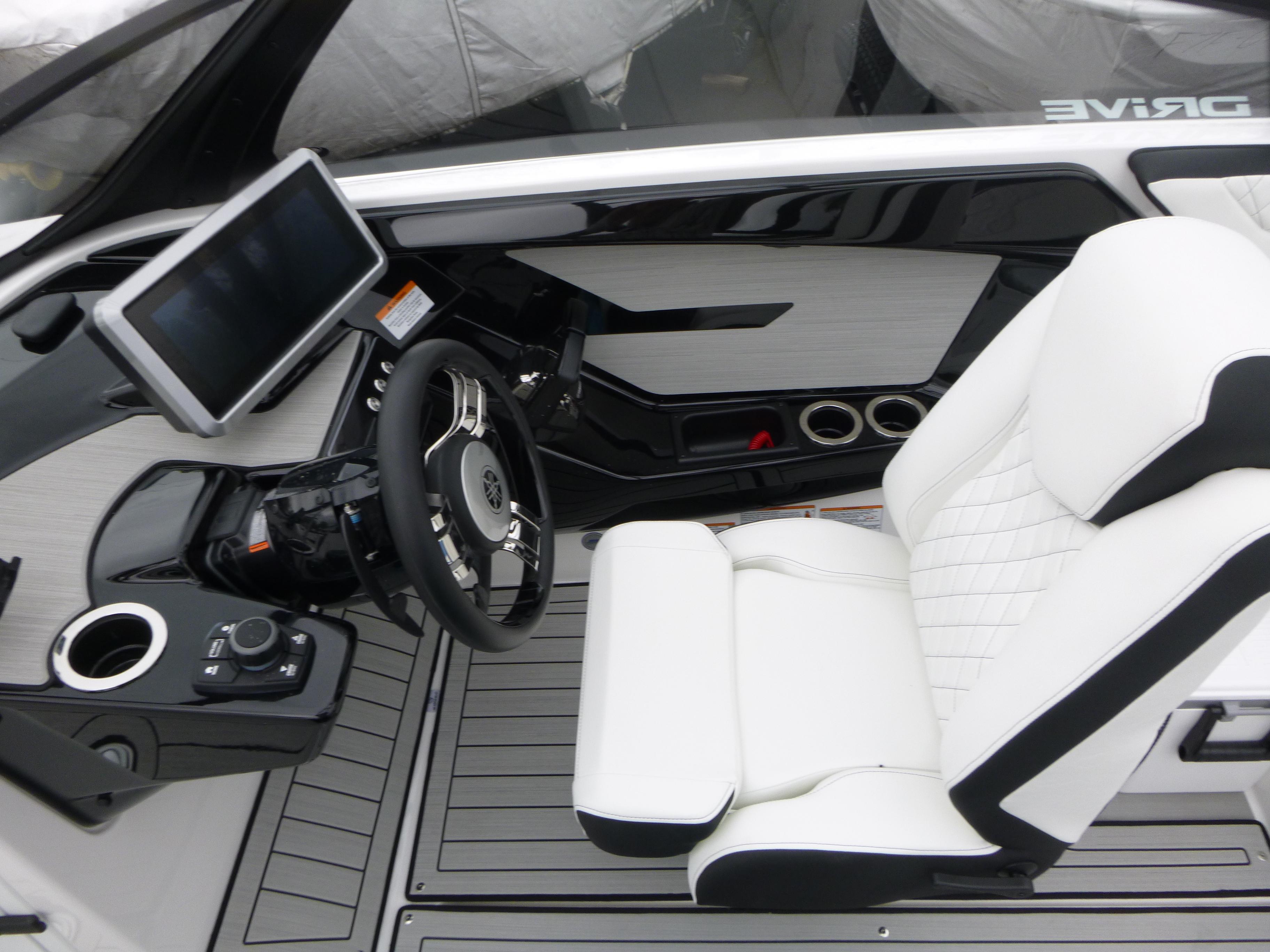2025 Yamaha Boats 222SD Gallery