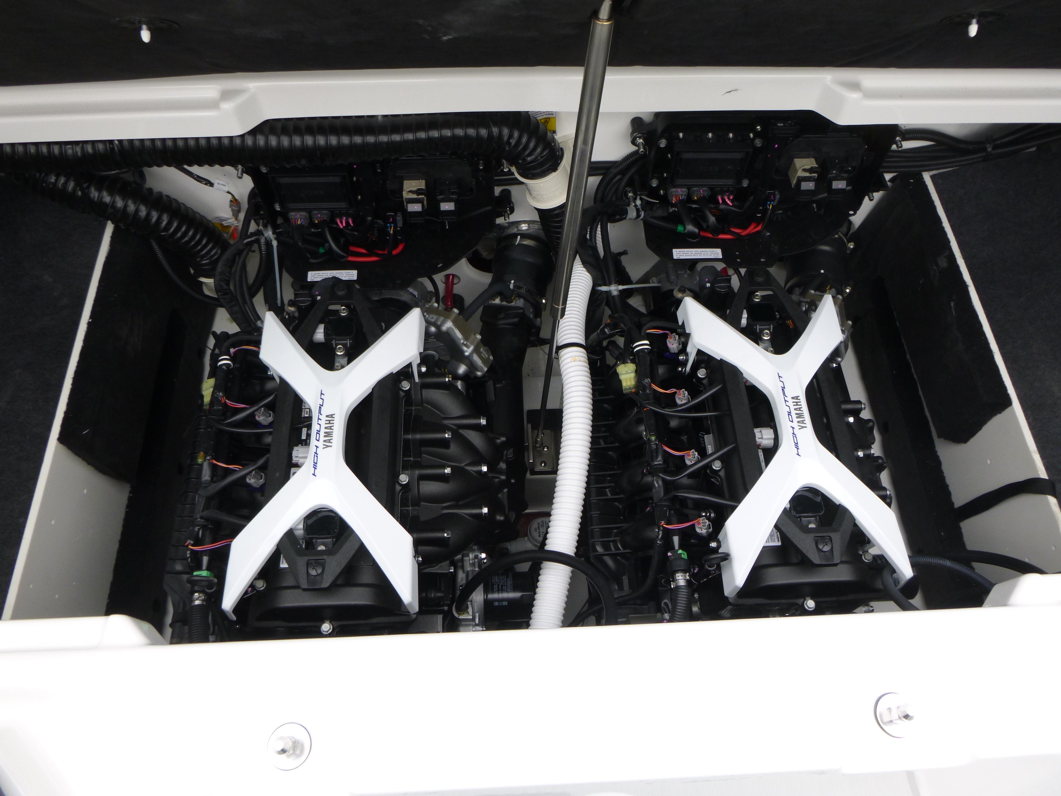 2025 Yamaha Boats 222SD Gallery