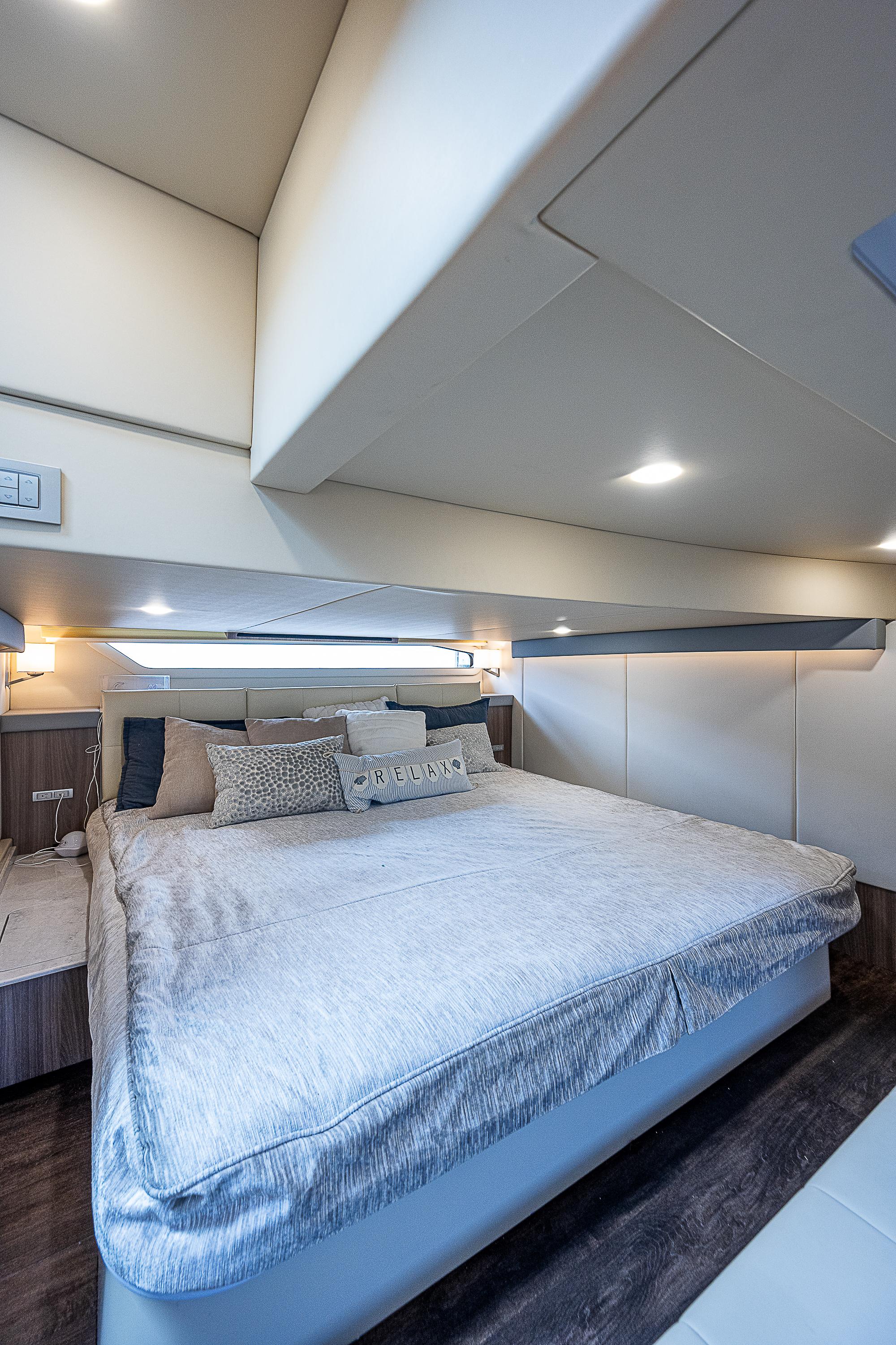 Regal 42 - Carchi - Master Stateroom