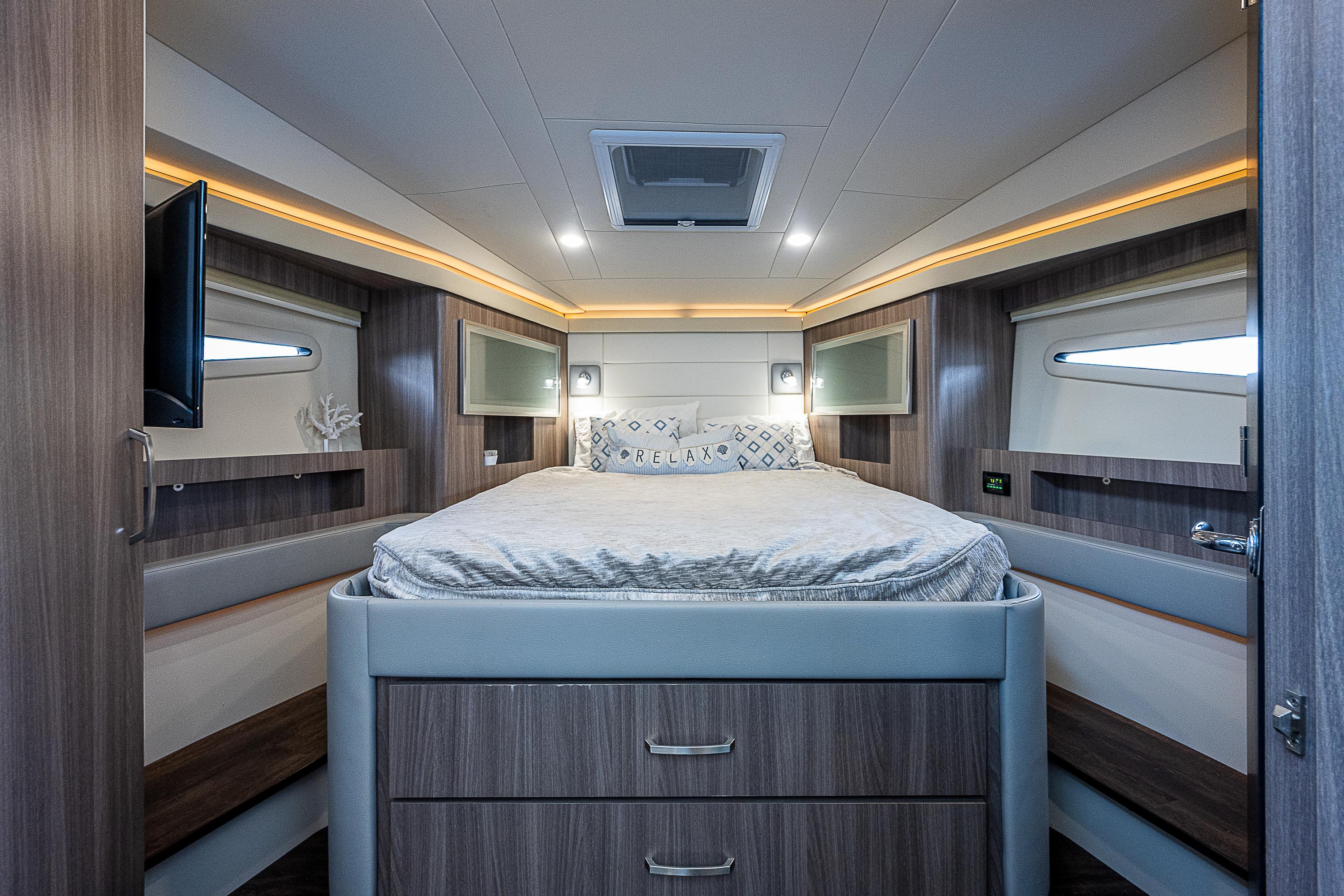 Regal 42 - Carchi - Forward Stateroom