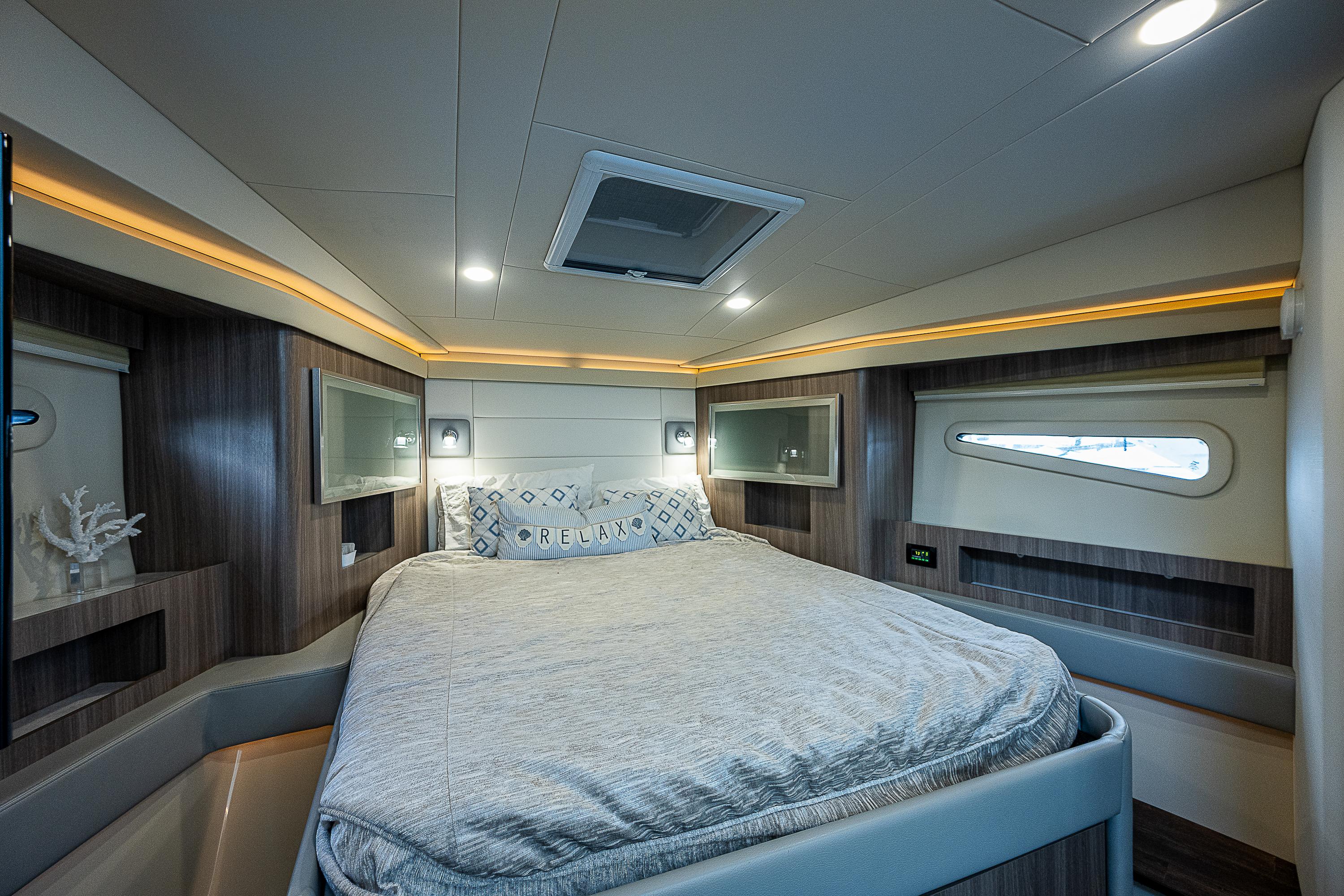 Regal 42 - Carchi - Forward Stateroom