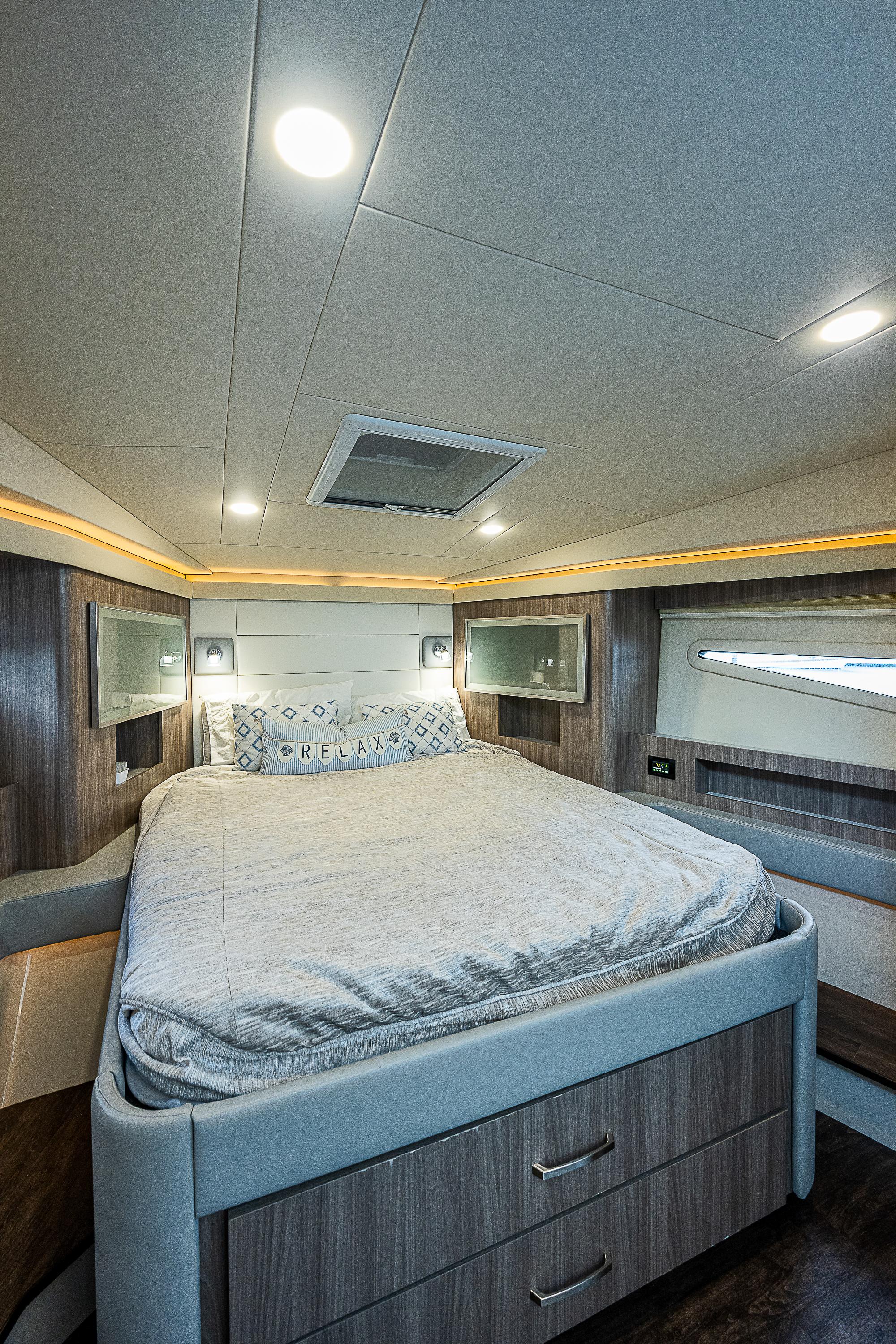 Regal 42 - Carchi - Forward Stateroom