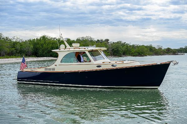 Photo of 2013 Hinckley 37'