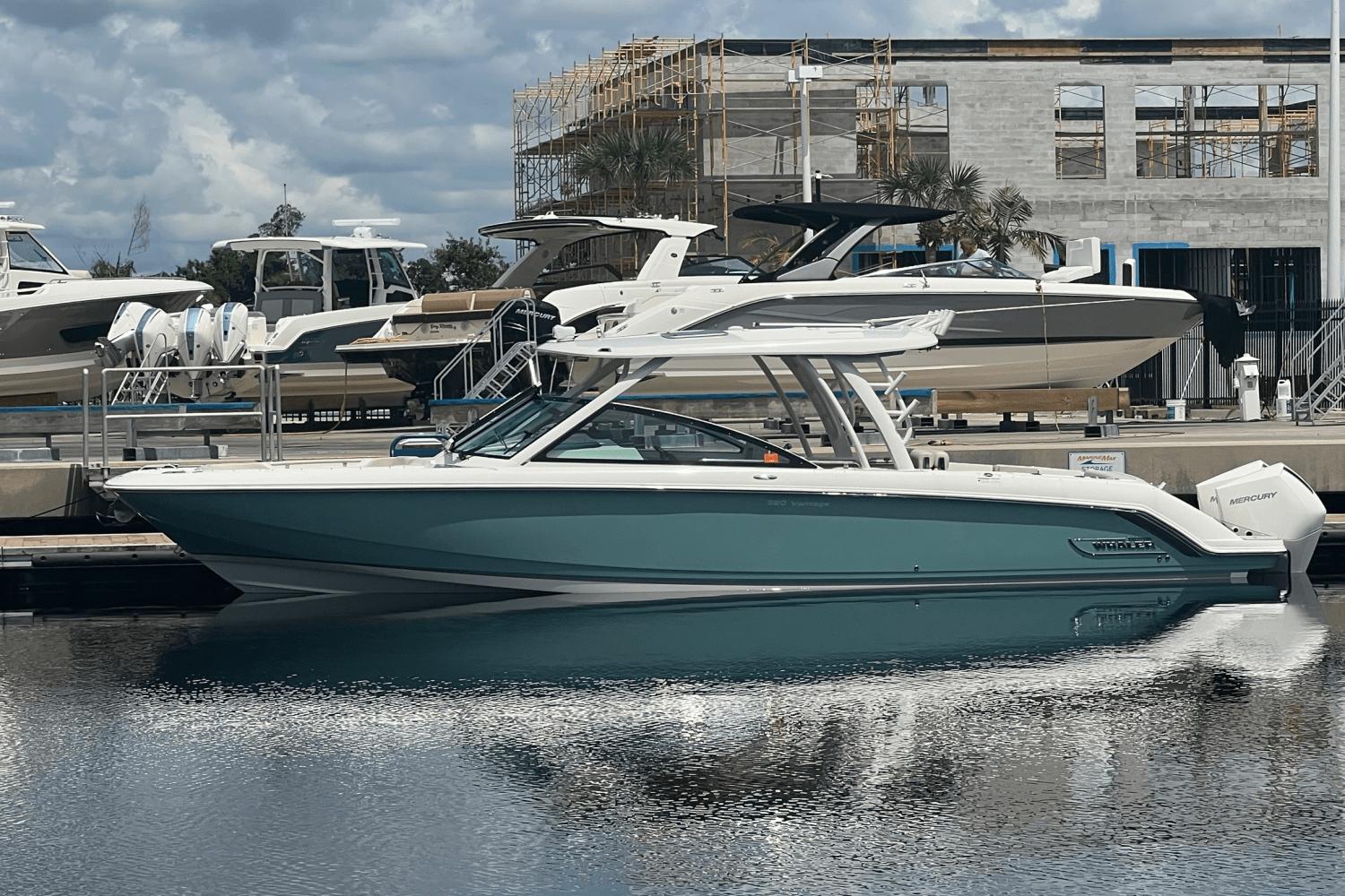 2023 Boston Whaler 320 vantage