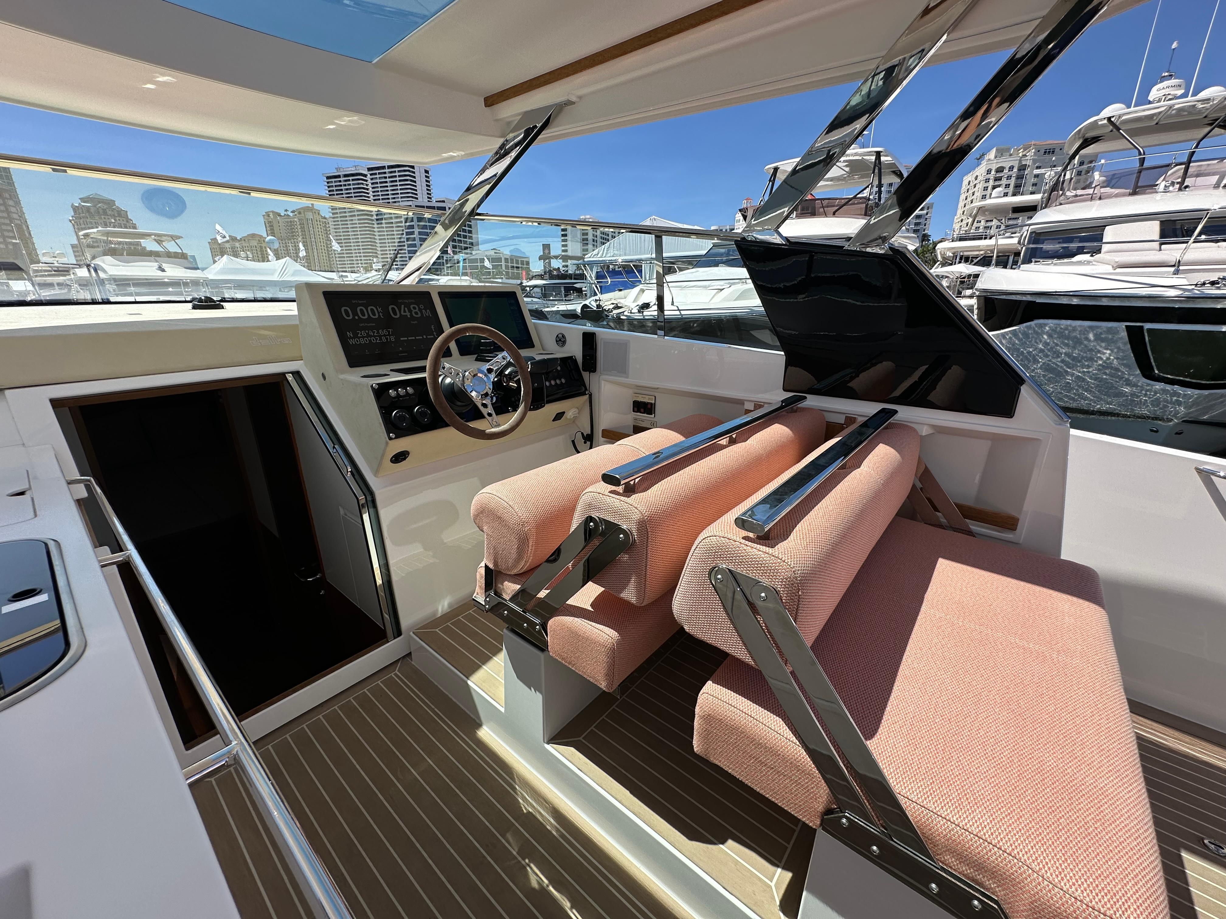 Delta Powerboats-33 Open 2024 -FL-US-9225820 | Thumbnail