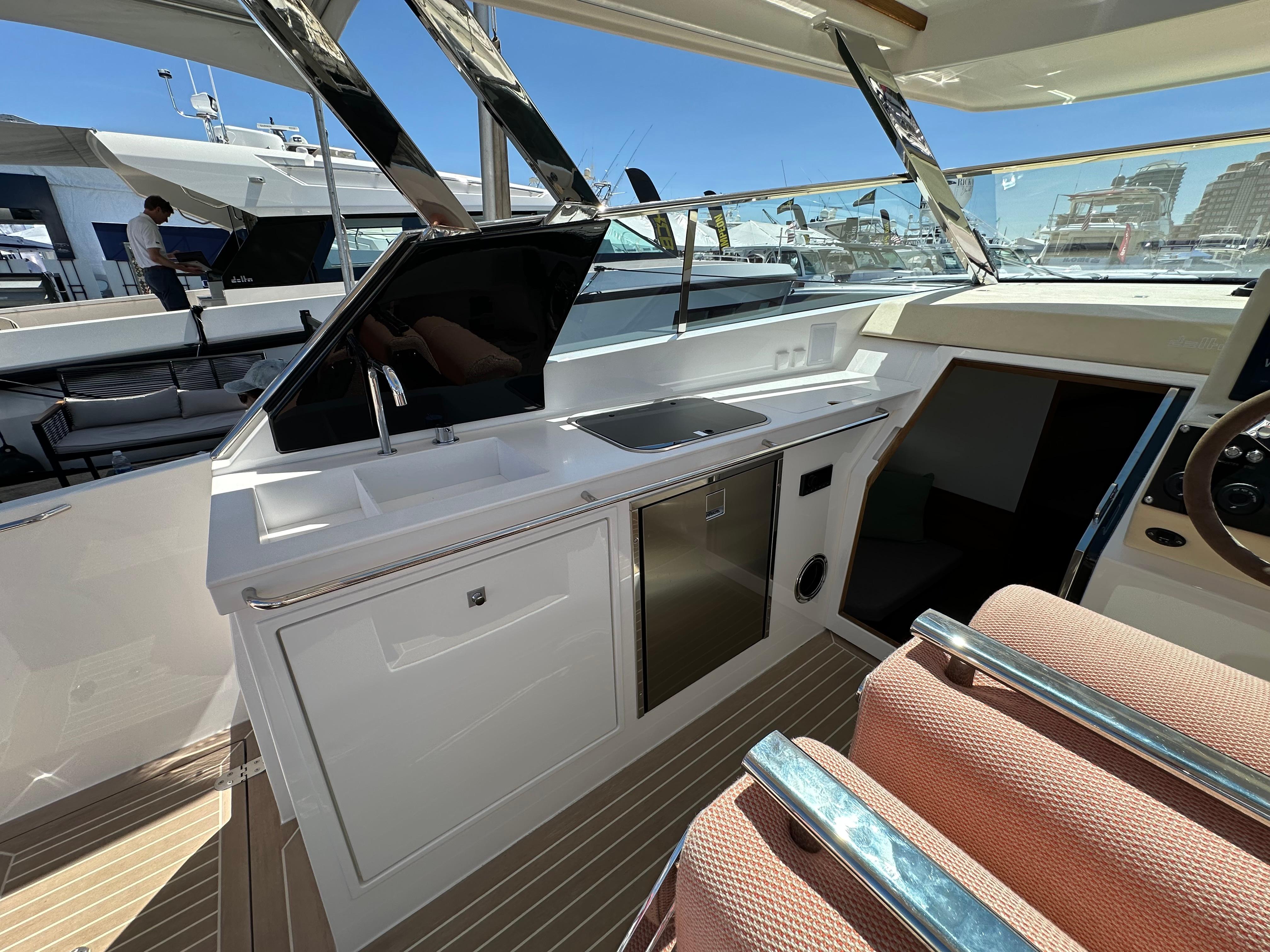 Delta Powerboats-33 Open 2024 -FL-US-9225820 | Thumbnail