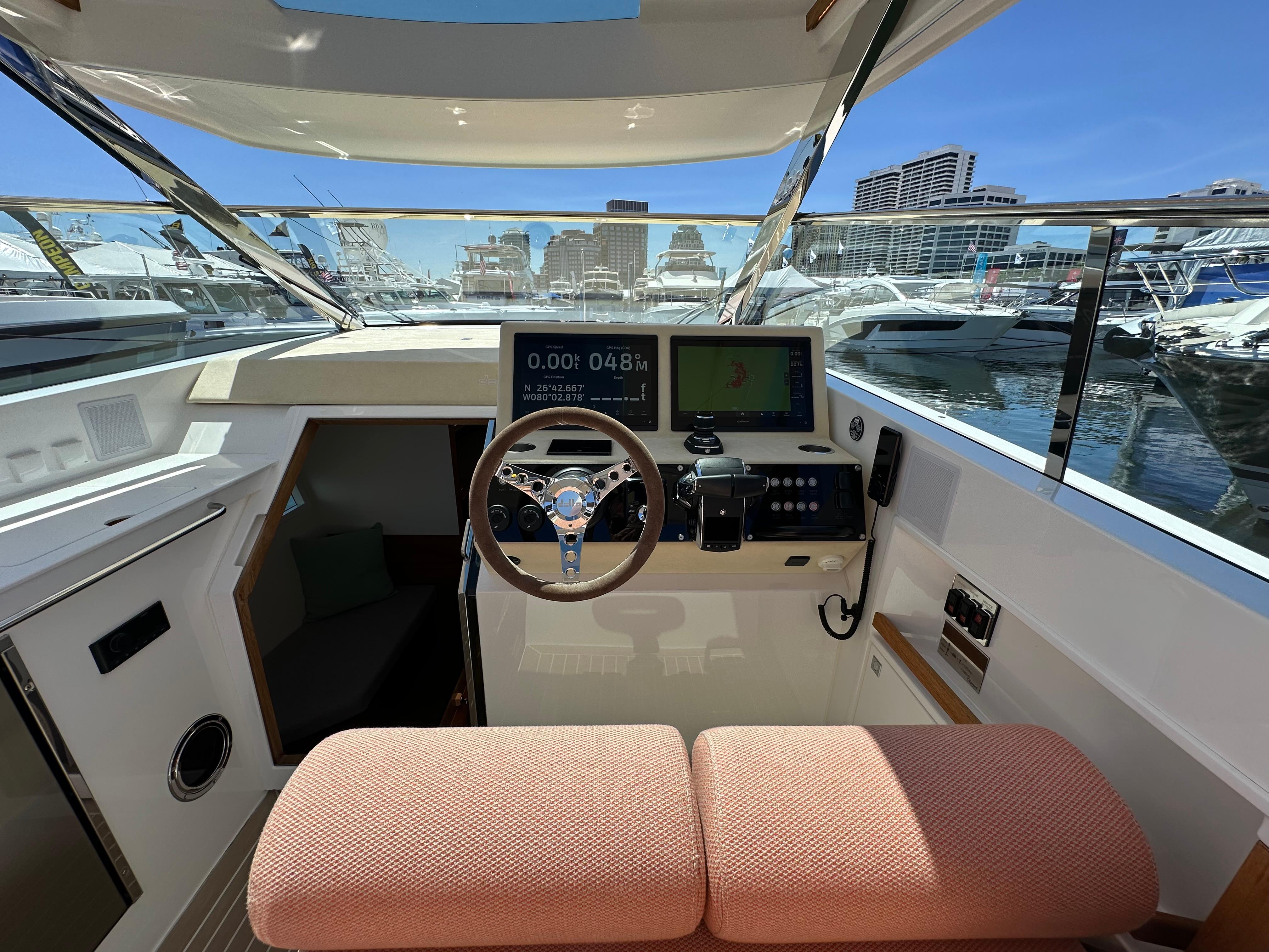Delta Powerboats-33 Open 2024 -FL-US-9225820 | Thumbnail