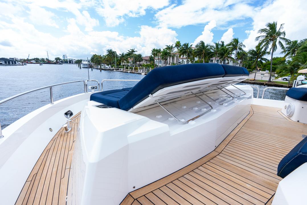 2019 Sunseeker 86 Yacht