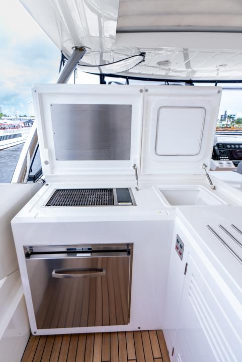 2019 Sunseeker 86 Yacht