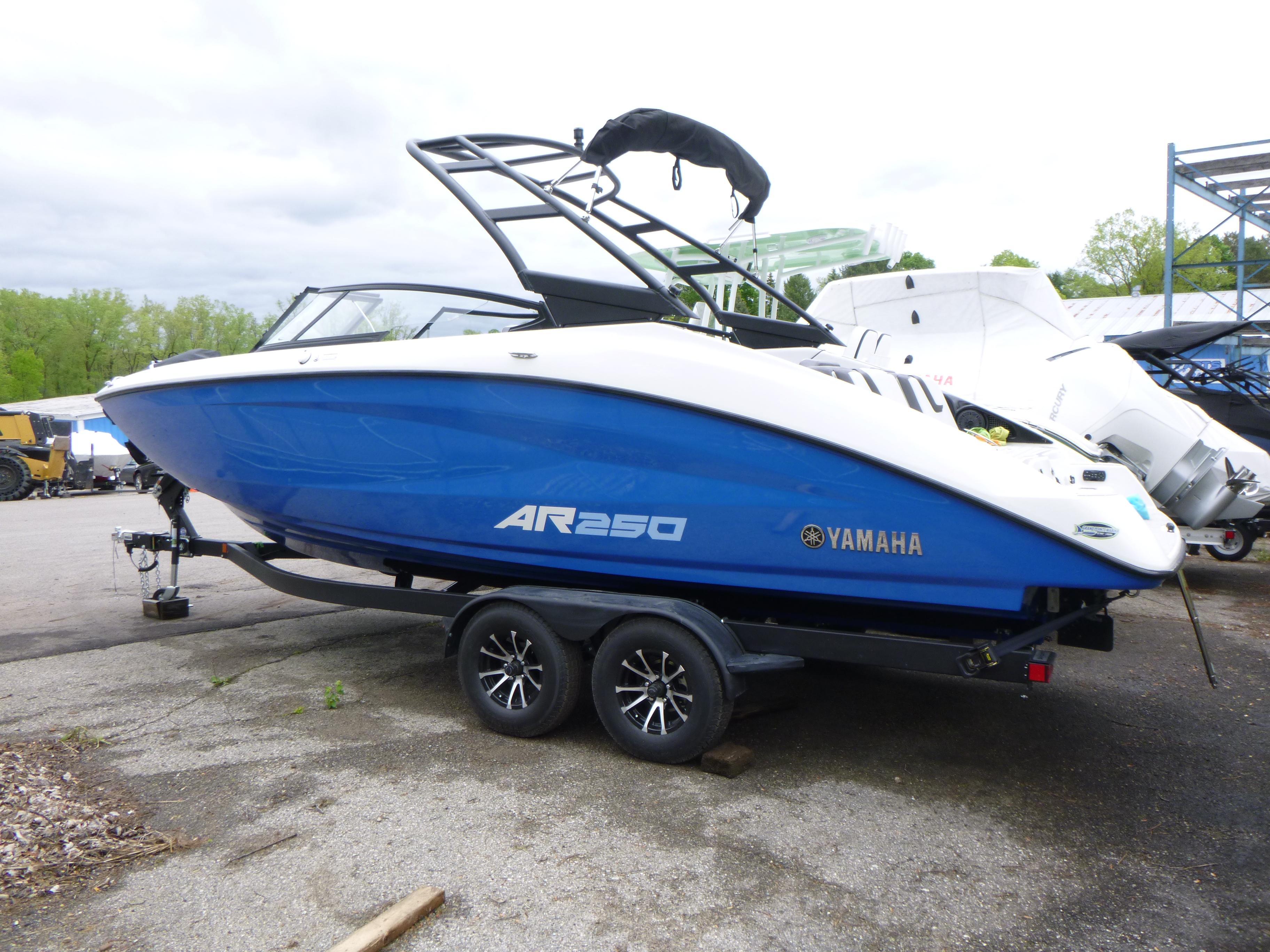 2025 Yamaha Boats AR250 Gallery