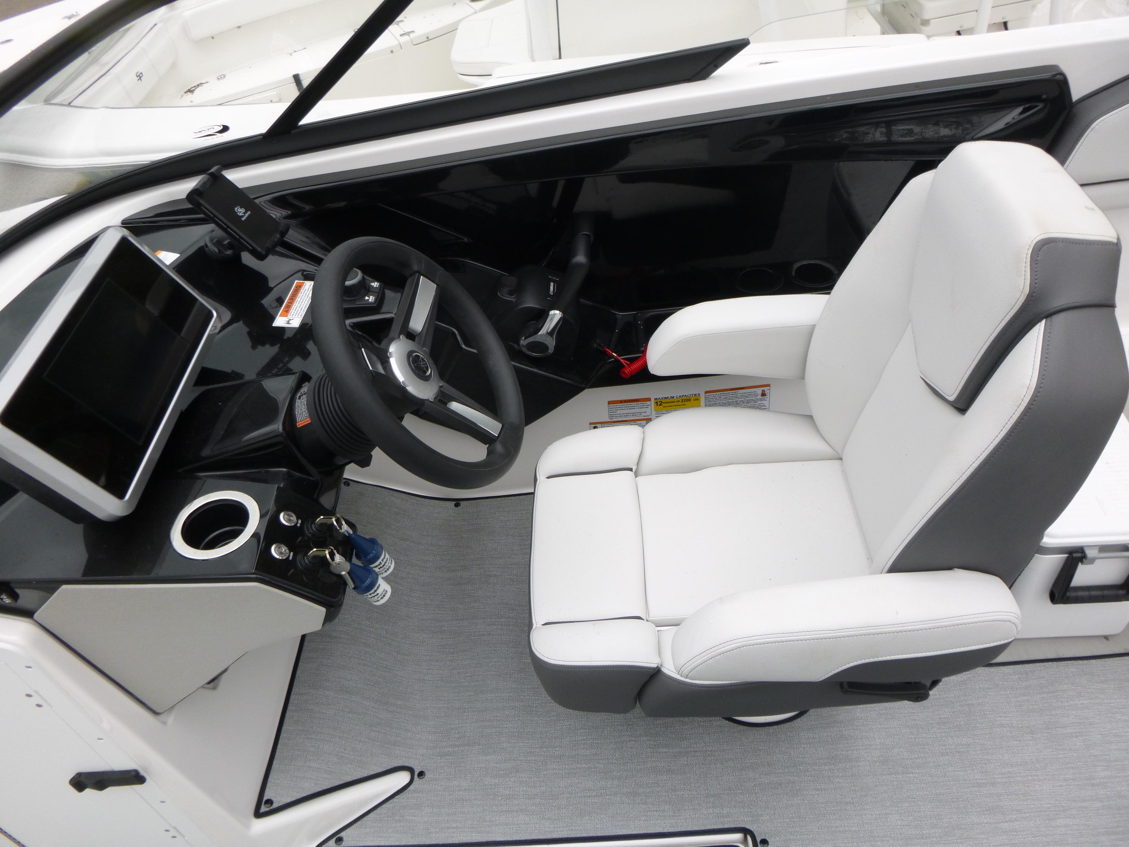2025 Yamaha Boats AR250 Gallery