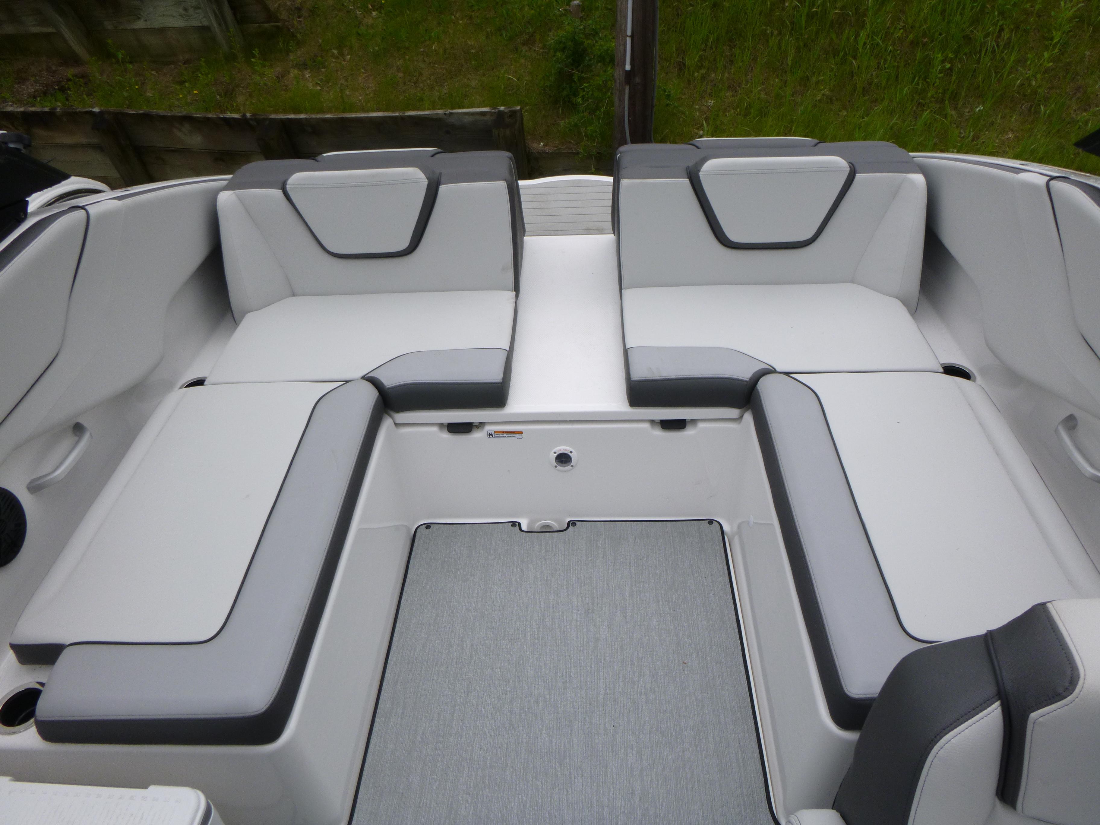 2025 Yamaha Boats AR250 Gallery