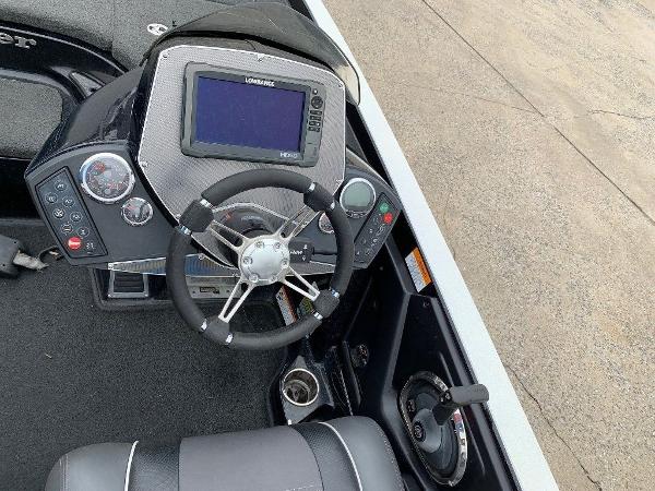 2015 Ranger Boats boat for sale, model of the boat is Z521C & Image # 9 of 10