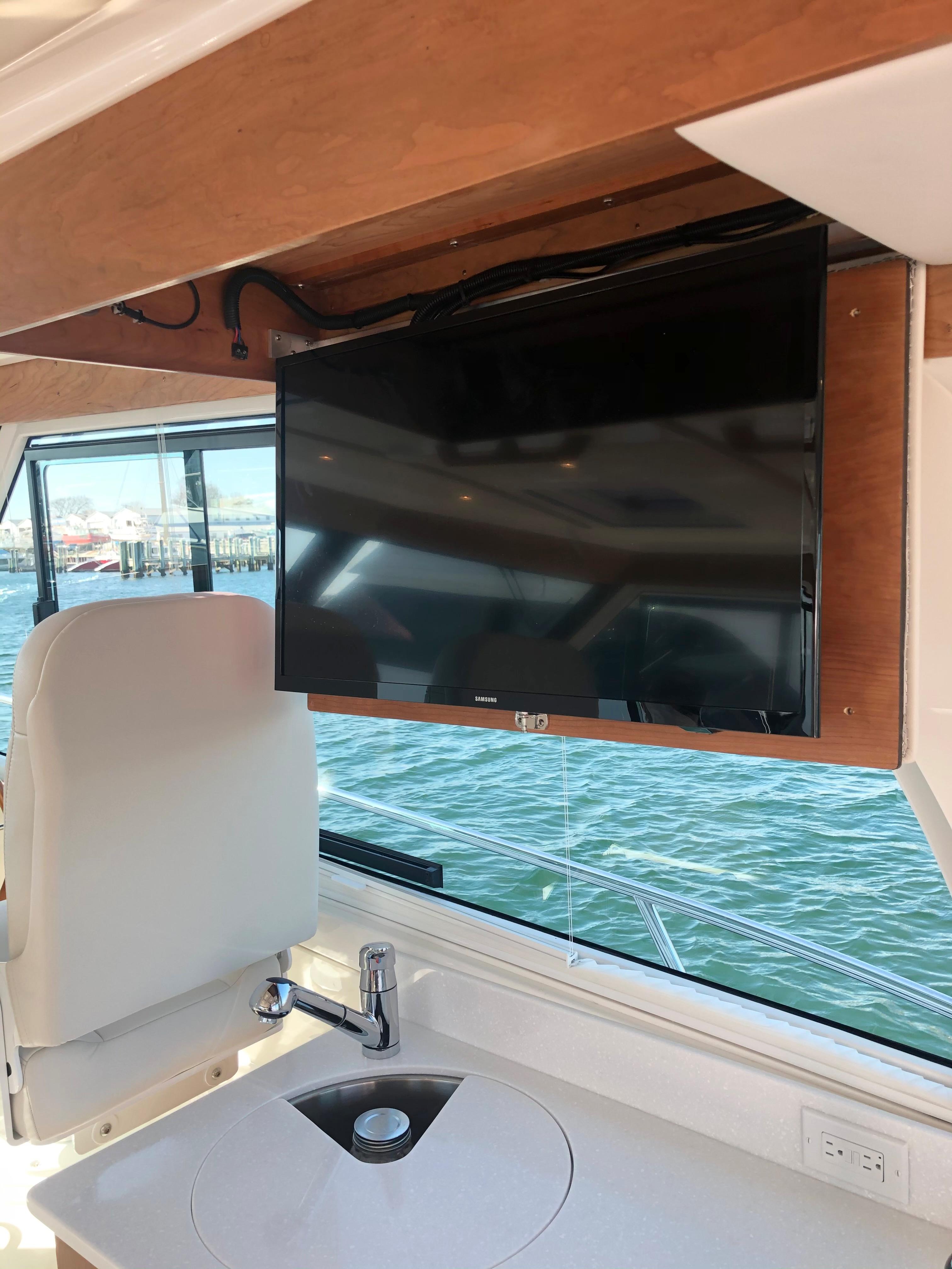 39 ft Back Cove 390 tv/galley/helm deck