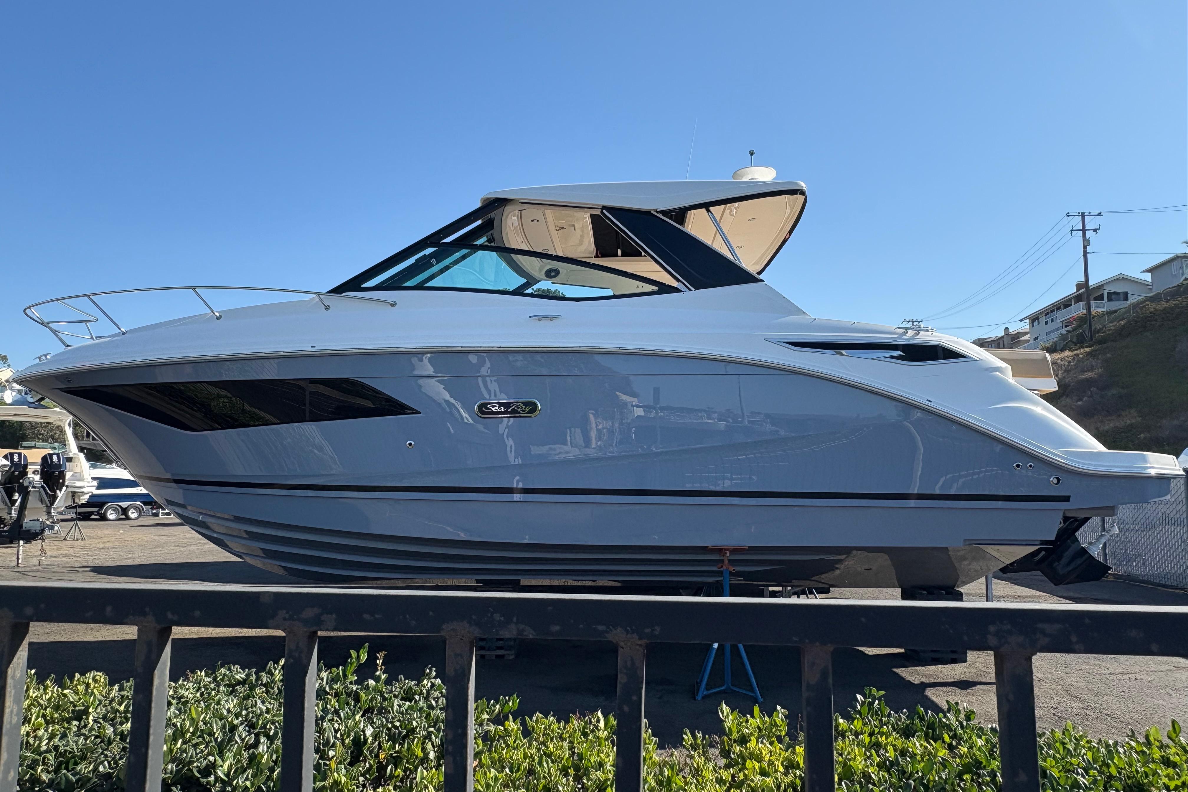 2026 Sea Ray Sundancer 320 #S1166F primary image