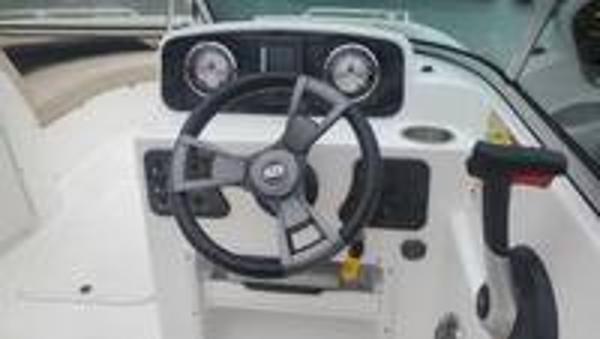 2015 Hurricane boat for sale, model of the boat is 187 SUNDECK & Image # 11 of 16