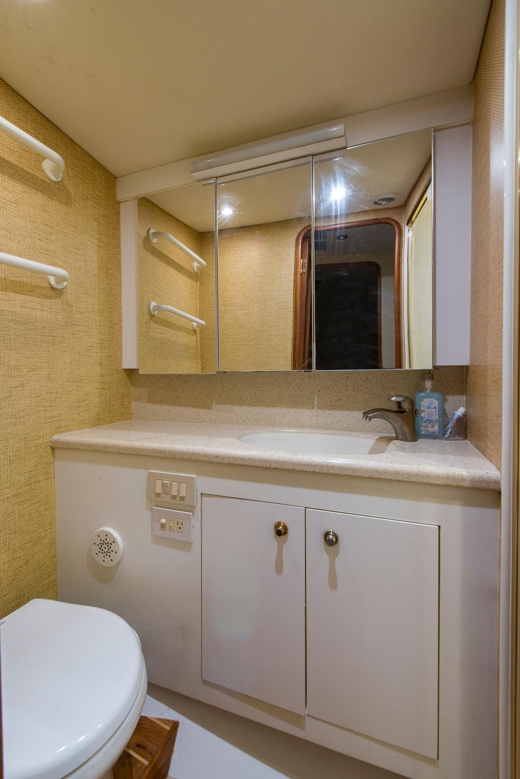 Ocean 46 Kenz Sea - Guest Head, Toilet, Sink and Mirror