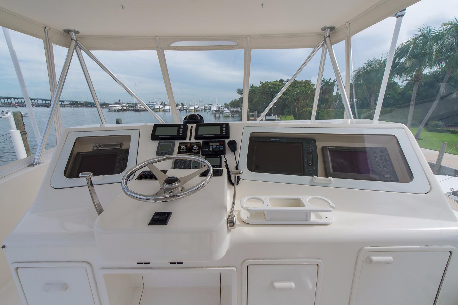 Ocean 46 Kenz Sea -Flybridge, Helm Steering and Electronics