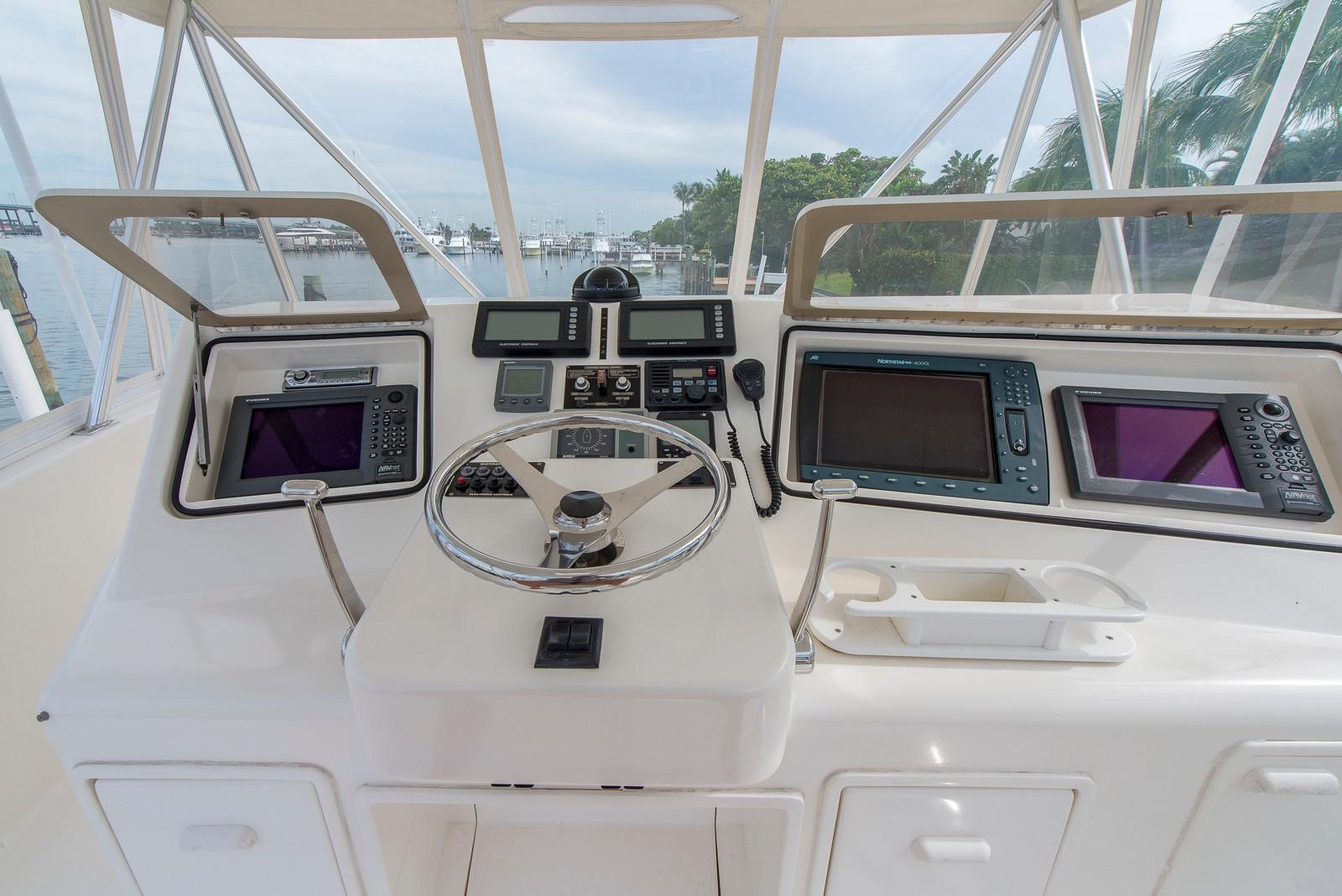 Ocean 46 Kenz Sea -Flybridge, Helm Steering and Electronics