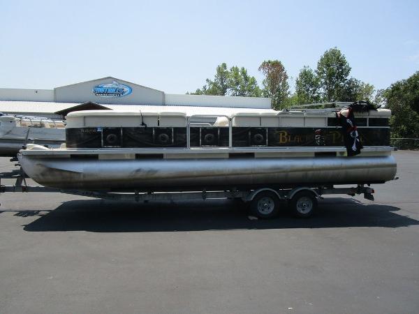 1999 Bennington boat for sale, model of the boat is 2575 RL & Image # 10 of 26