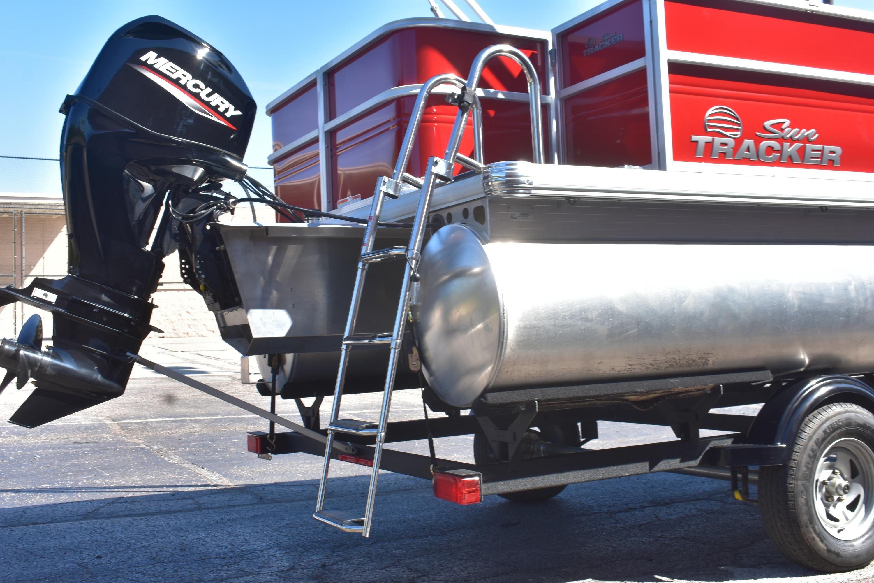 2026 Sun Tracker Party Barge 18 DLX Gallery