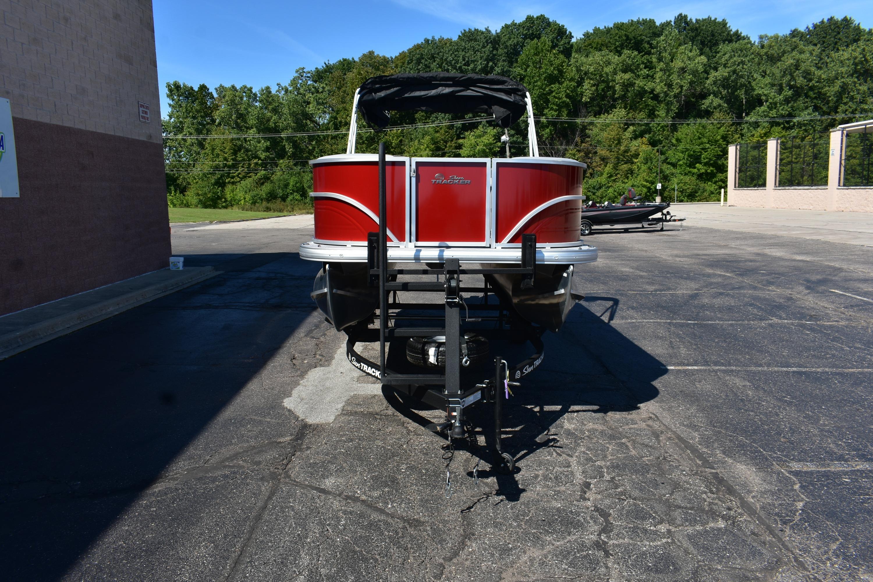 2026 Sun Tracker Party Barge 18 DLX Gallery