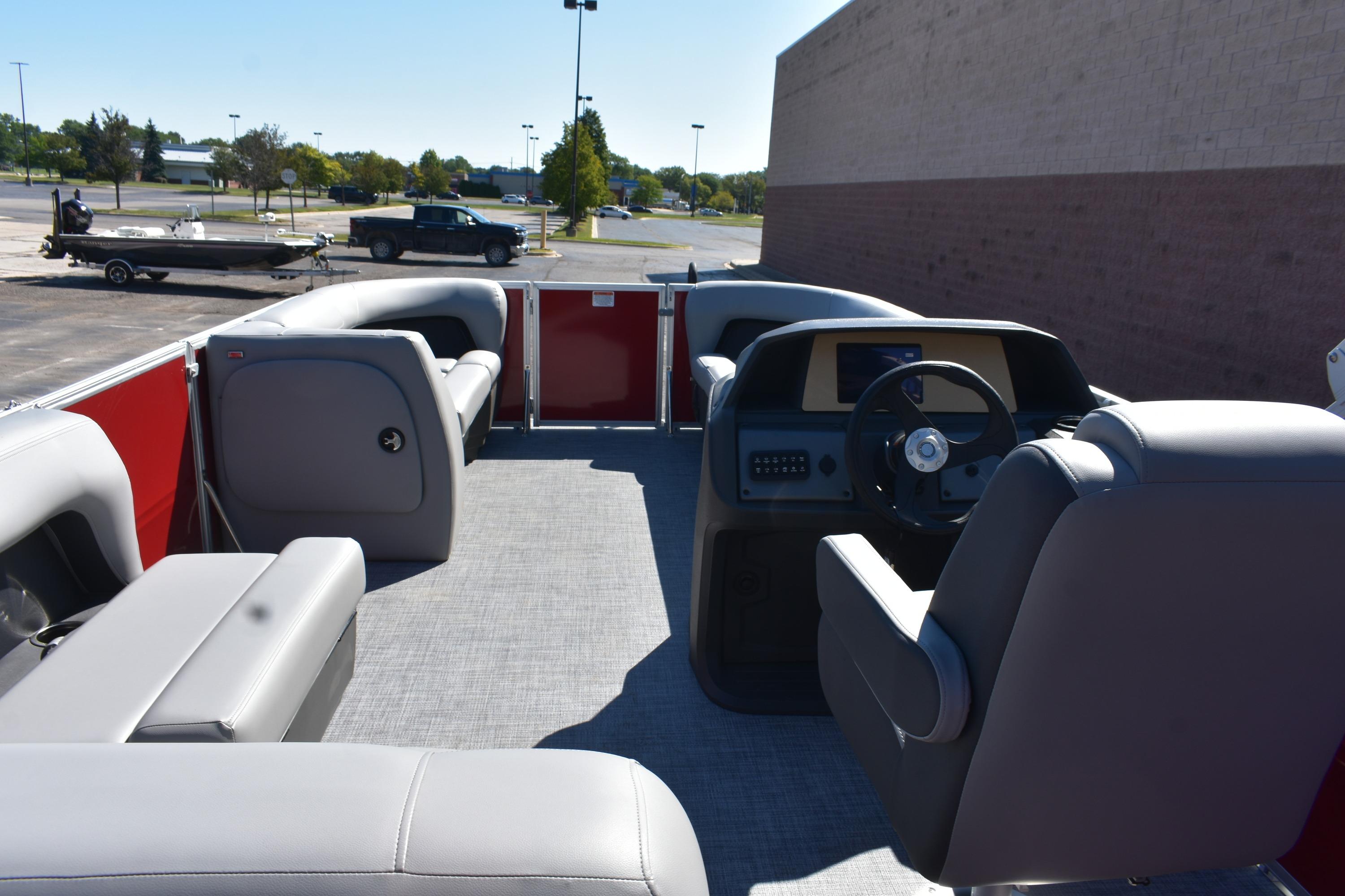 2026 Sun Tracker Party Barge 18 DLX Gallery