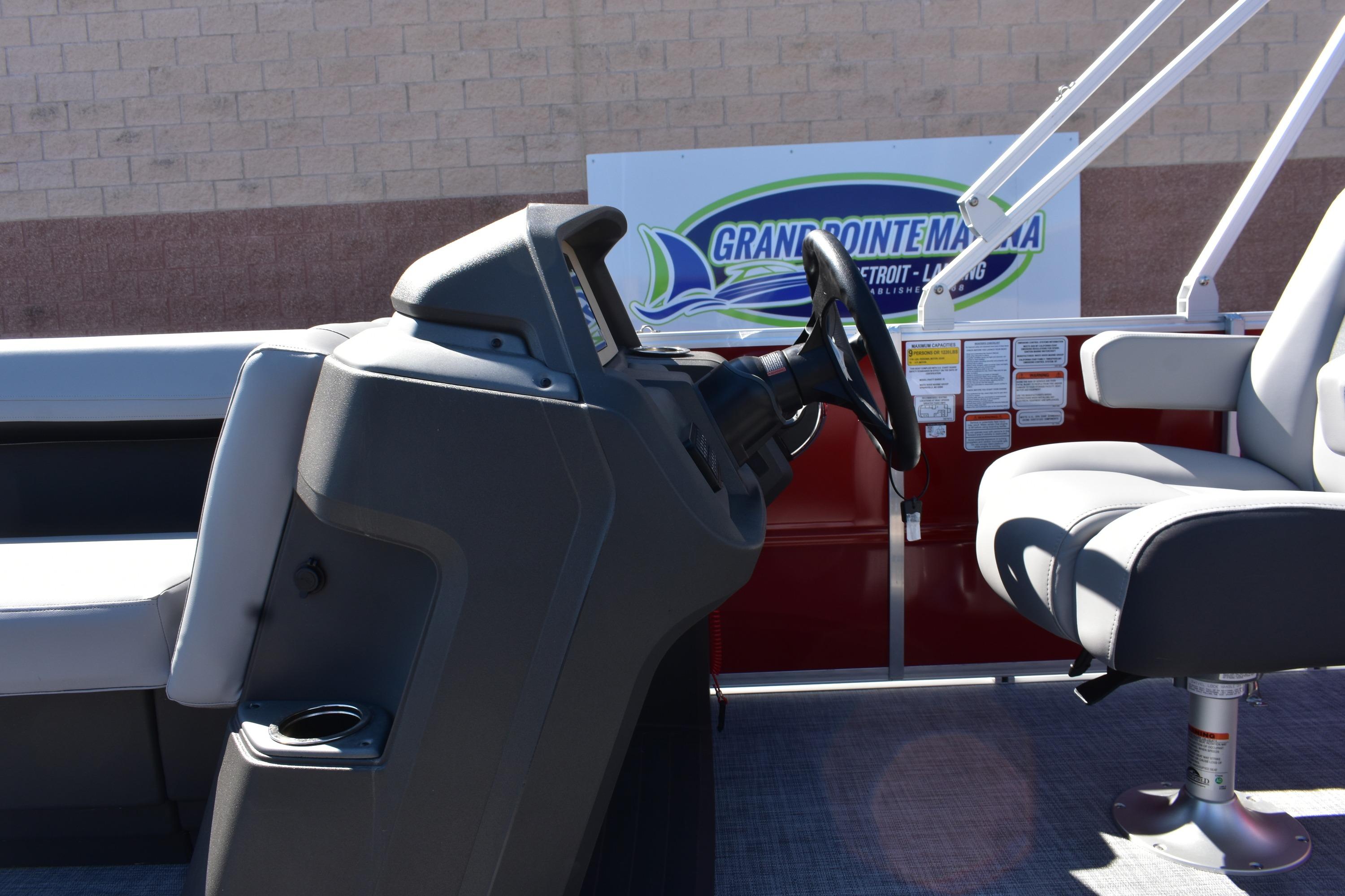 2026 Sun Tracker Party Barge 18 DLX Gallery