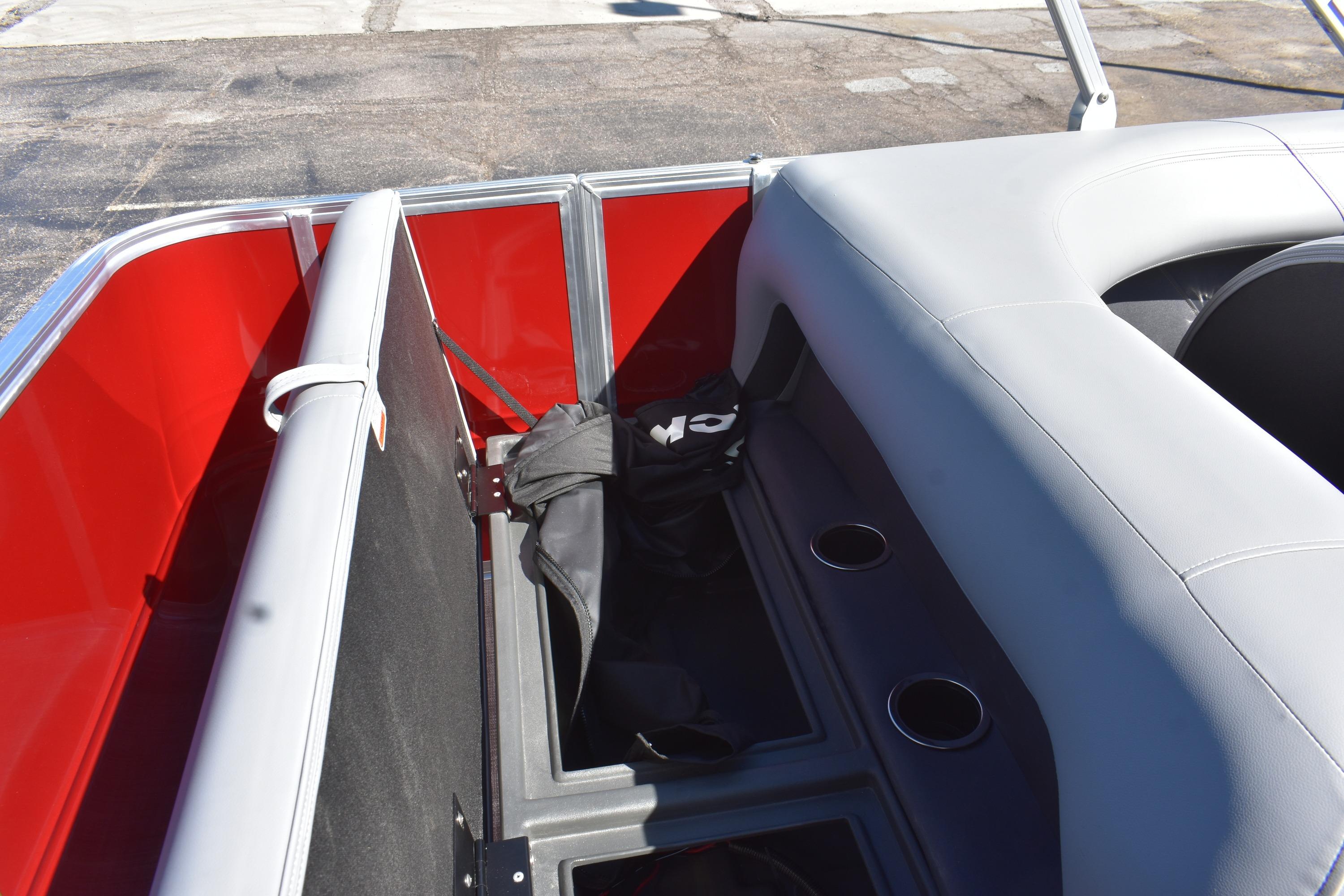 2026 Sun Tracker Party Barge 18 DLX Gallery