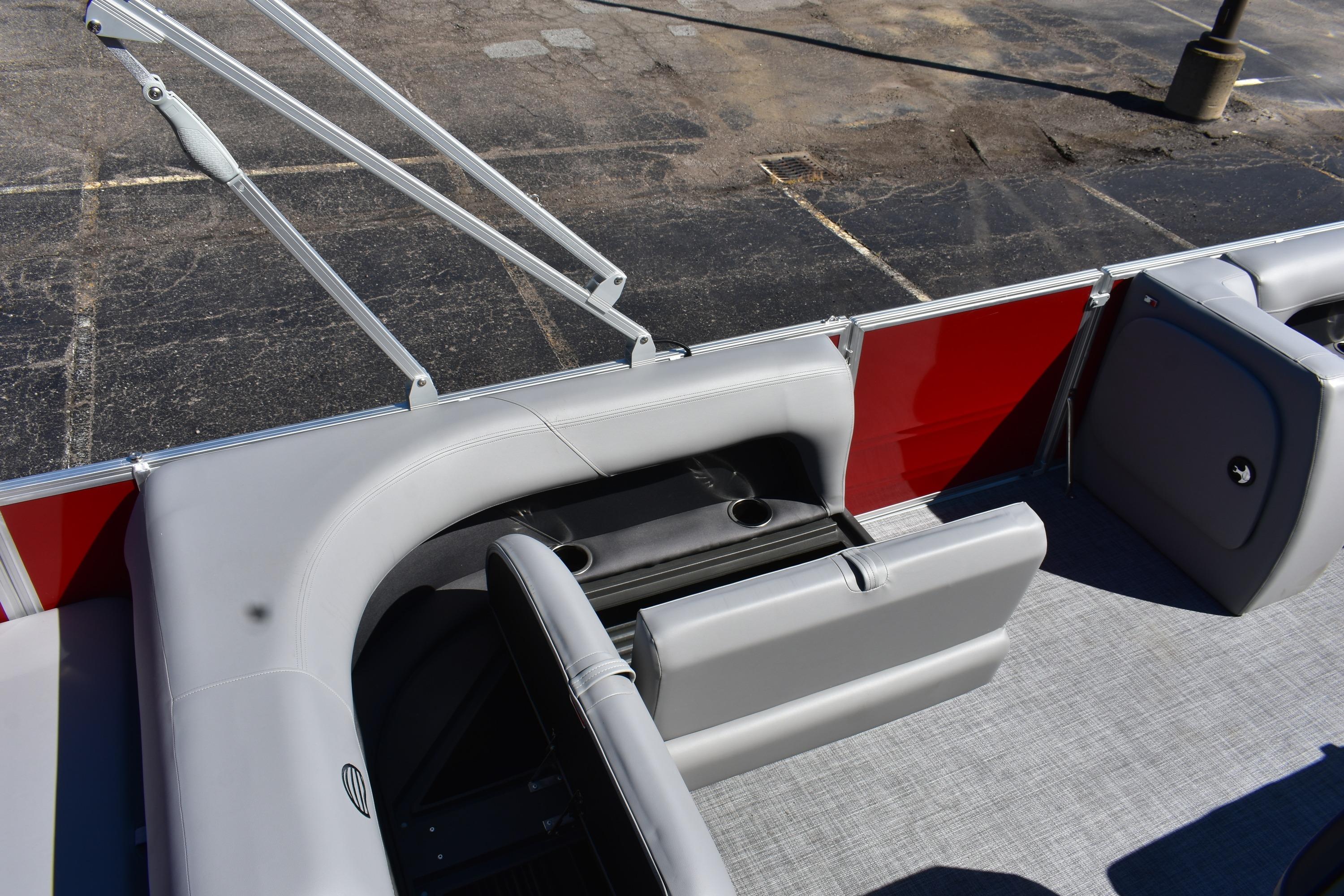 2026 Sun Tracker Party Barge 18 DLX Gallery