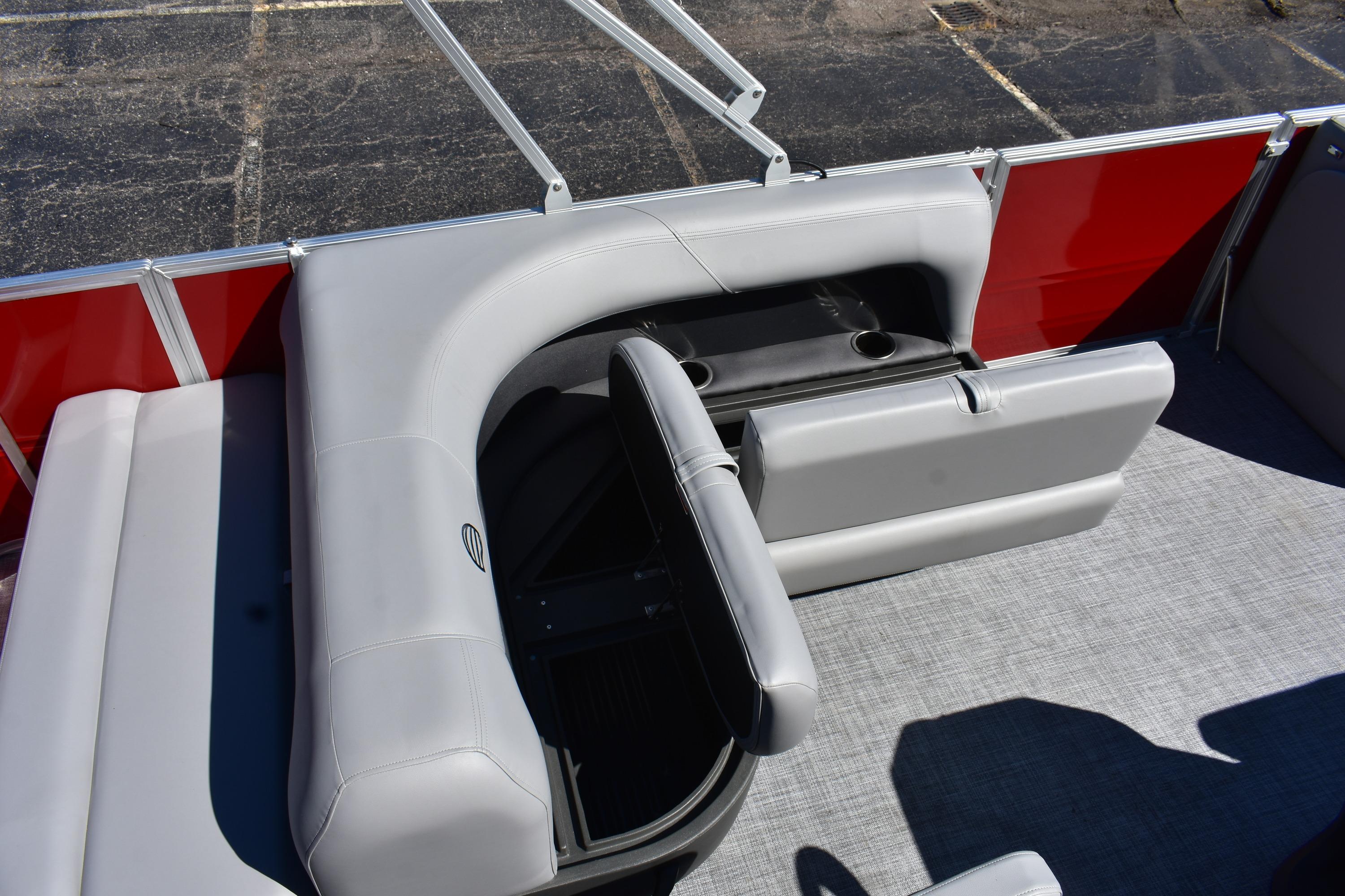 2026 Sun Tracker Party Barge 18 DLX Gallery