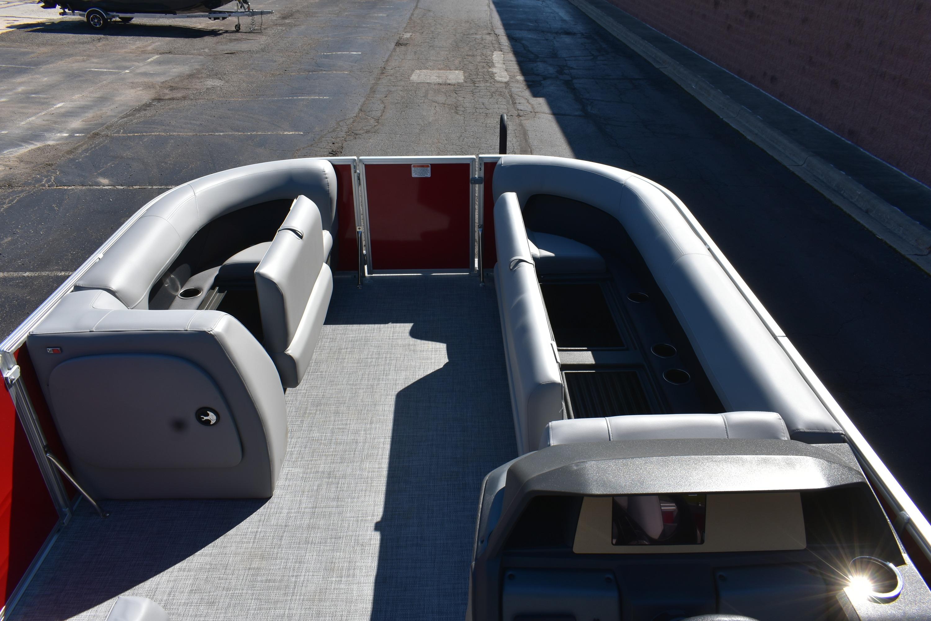 2026 Sun Tracker Party Barge 18 DLX Gallery