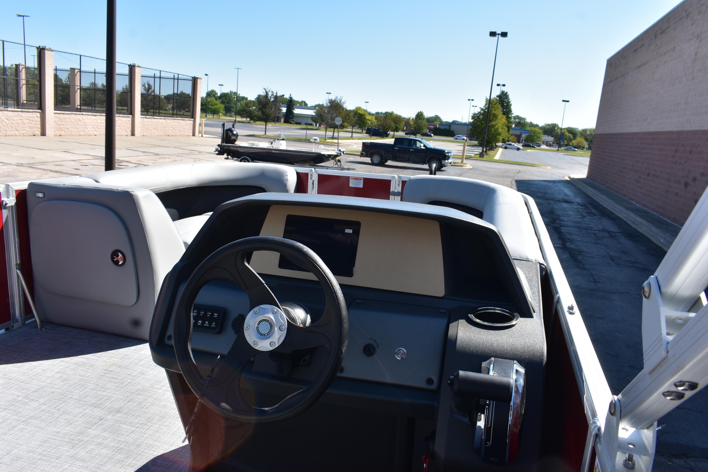 2026 Sun Tracker Party Barge 18 DLX Gallery