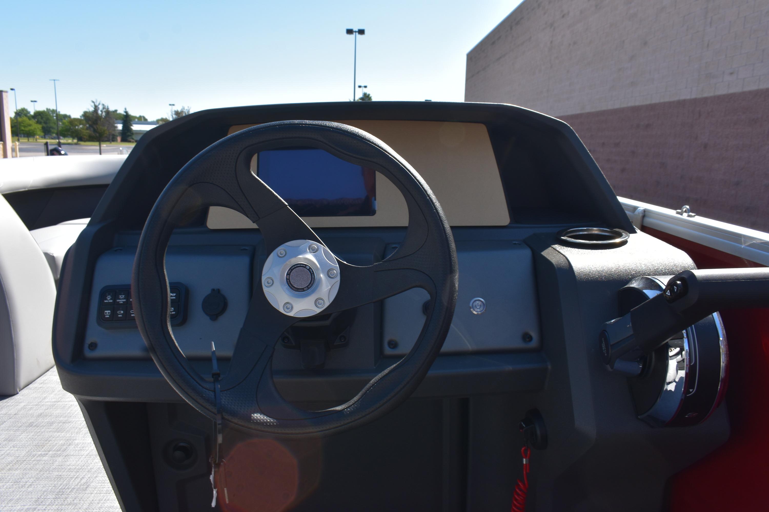 2026 Sun Tracker Party Barge 18 DLX Gallery