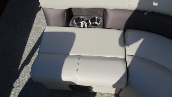 2021 Bentley boat for sale, model of the boat is 243 Fish-N-Cruise & Image # 25 of 59