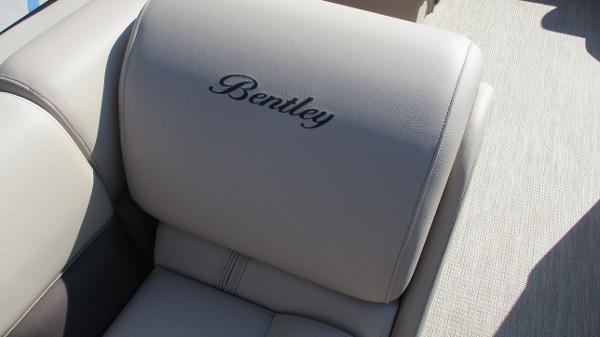 2021 Bentley boat for sale, model of the boat is 243 Fish-N-Cruise & Image # 31 of 59