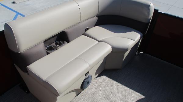 2021 Bentley boat for sale, model of the boat is 243 Fish-N-Cruise & Image # 44 of 59