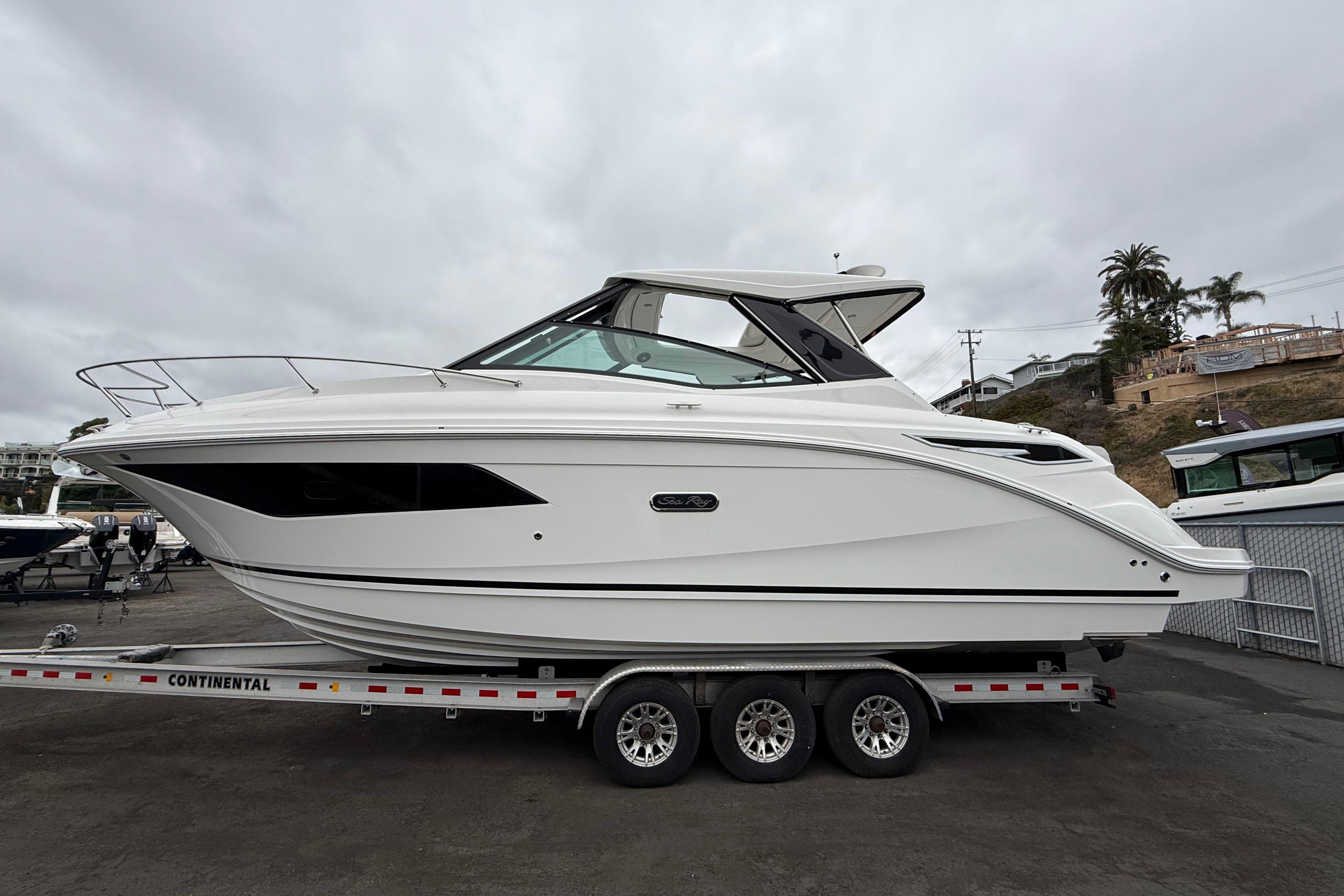 2026 Sea Ray Sundancer 320 #S1165F primary image