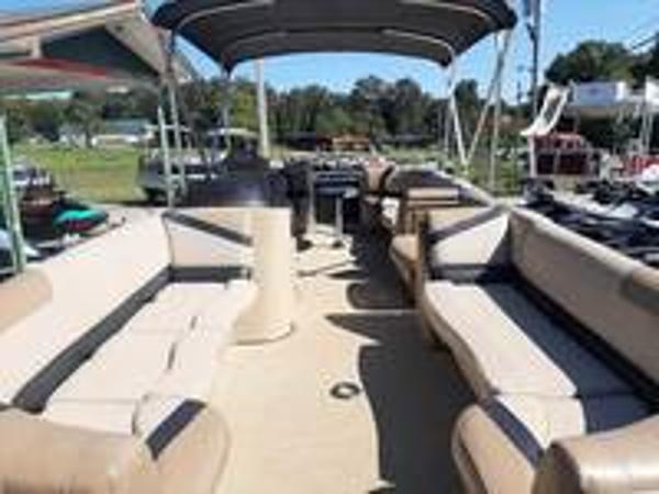 2019 Crestliner boat for sale, model of the boat is 240 Rally & Image # 6 of 14