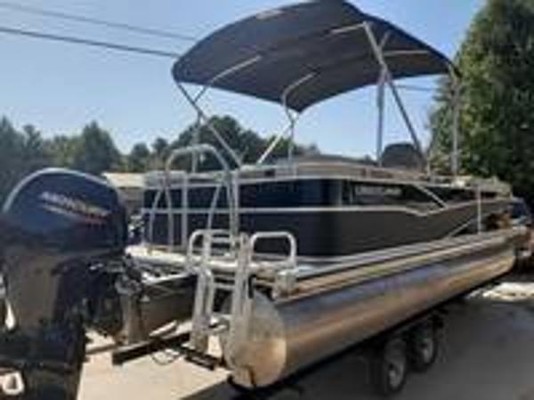 2019 Crestliner boat for sale, model of the boat is 240 Rally & Image # 4 of 14