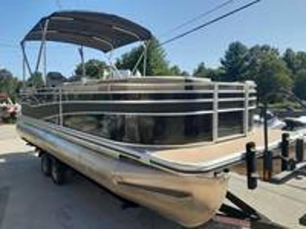 2019 Crestliner boat for sale, model of the boat is 240 Rally & Image # 3 of 14