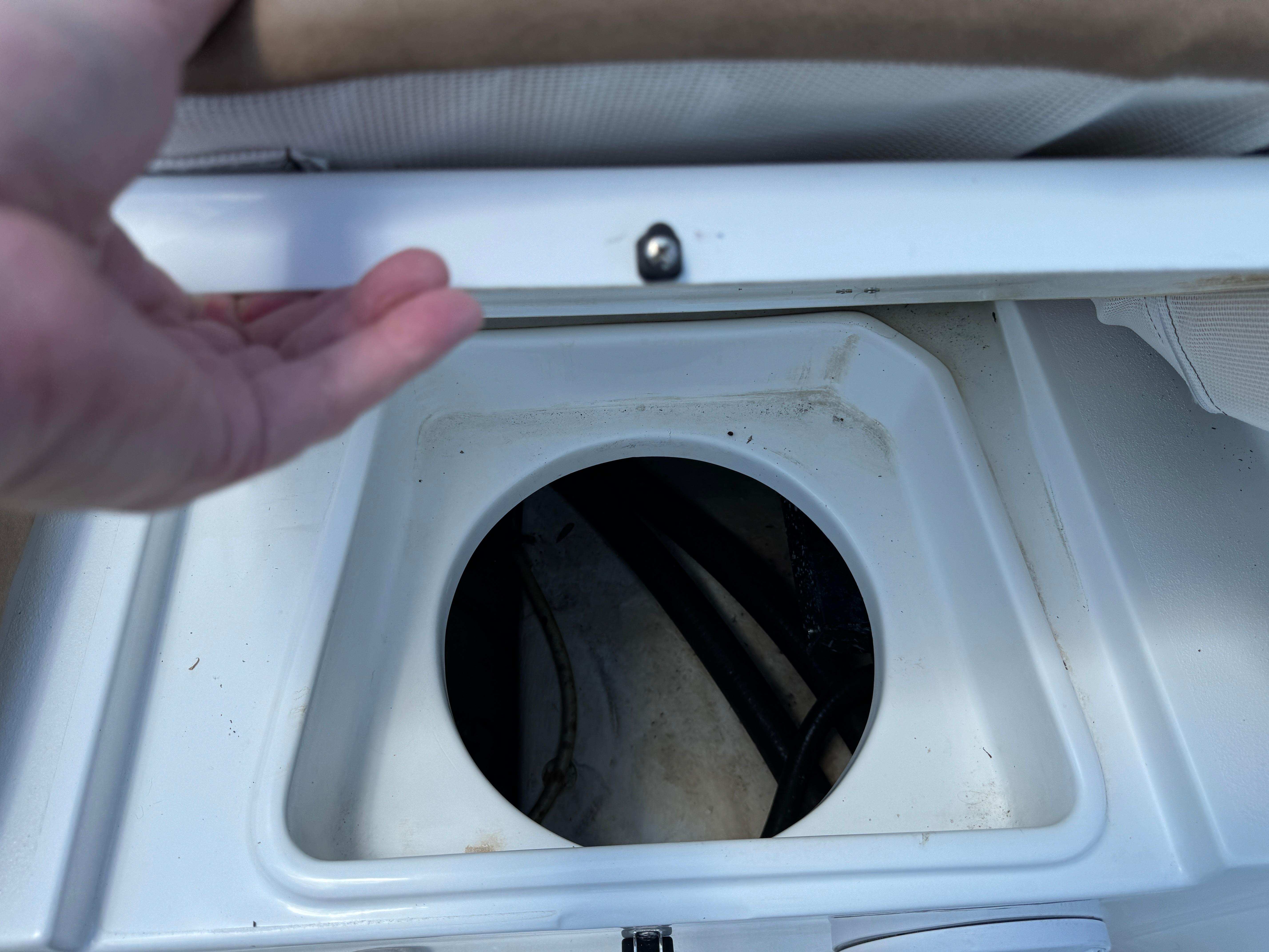 2019-sea-hunt-ultra-255-se-power-9805862-978947230-0-220520251043-36